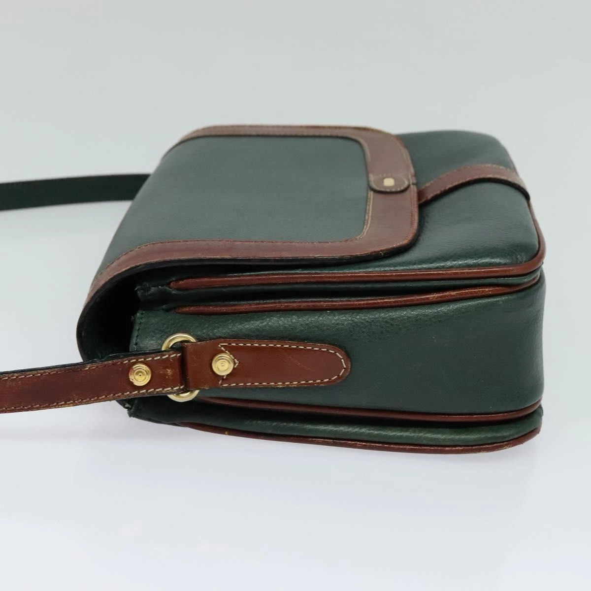 Bally Leather Shoulder Bag (Pre-Owned)