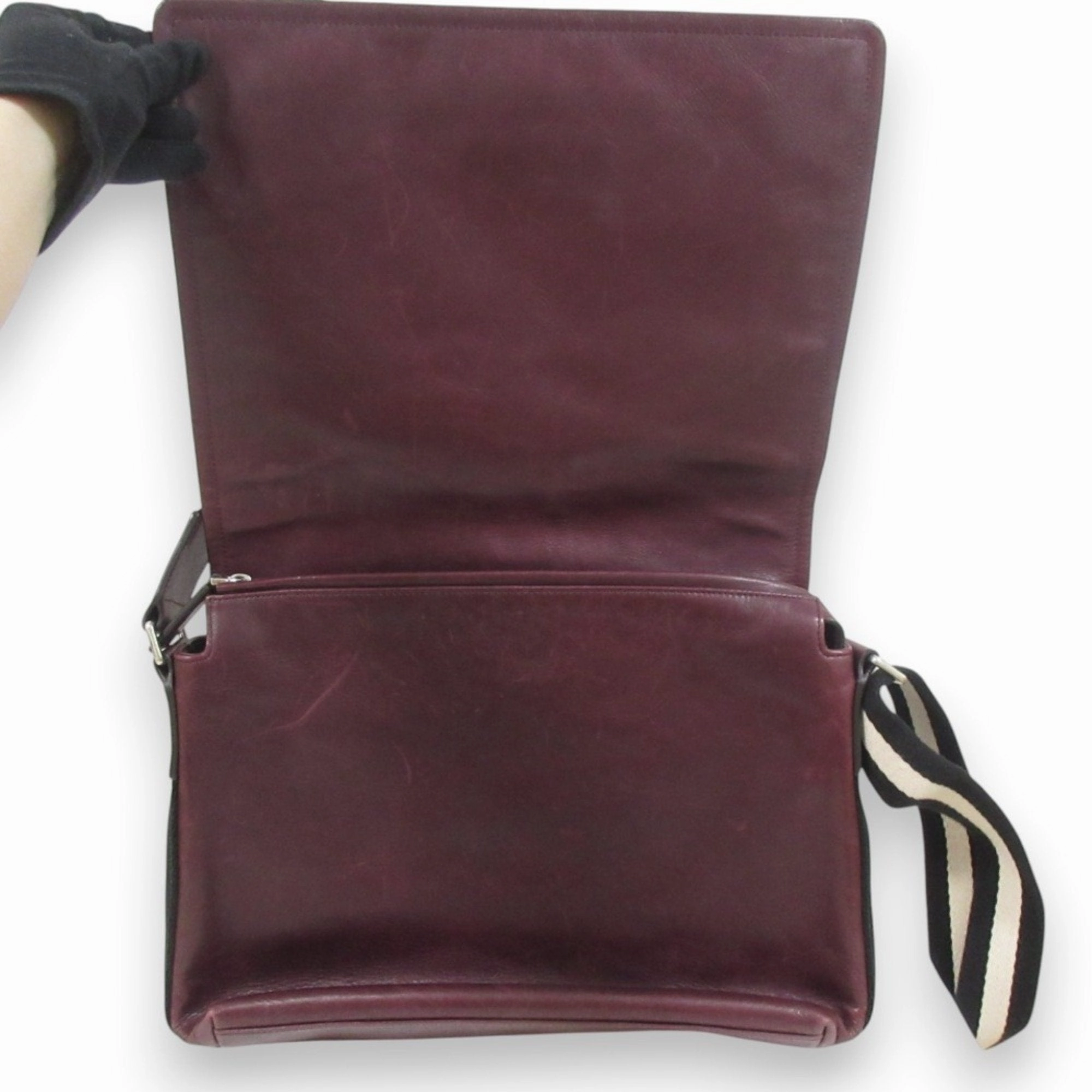 Bally Shoulder Bag (Pre-Owned)