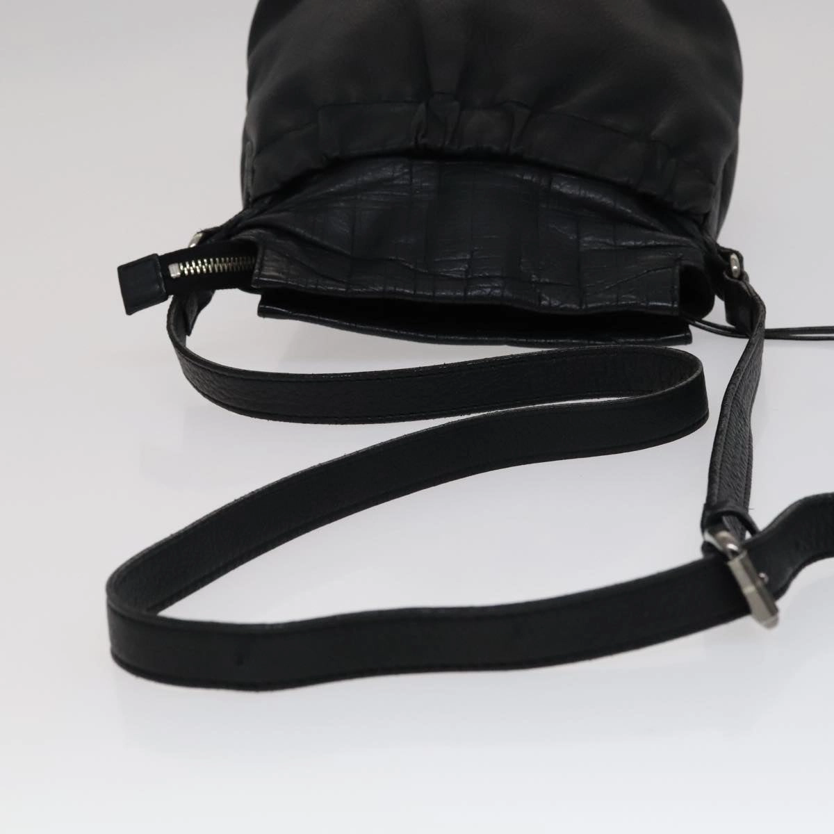 Burberry Leather Shoulder Bag (Pre-Owned)