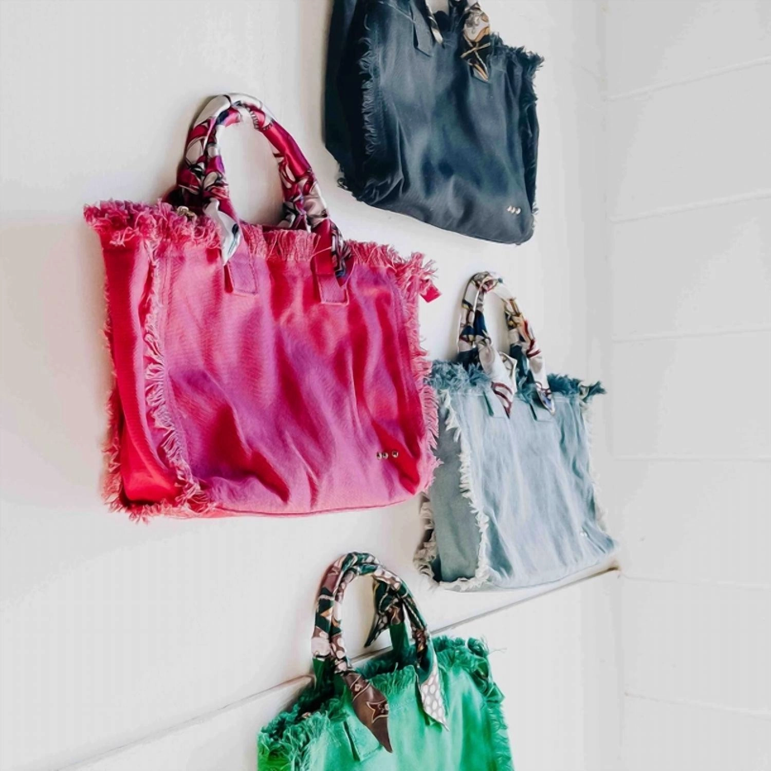 Canvas Fringe Tote Barbiecore In Fuchsia