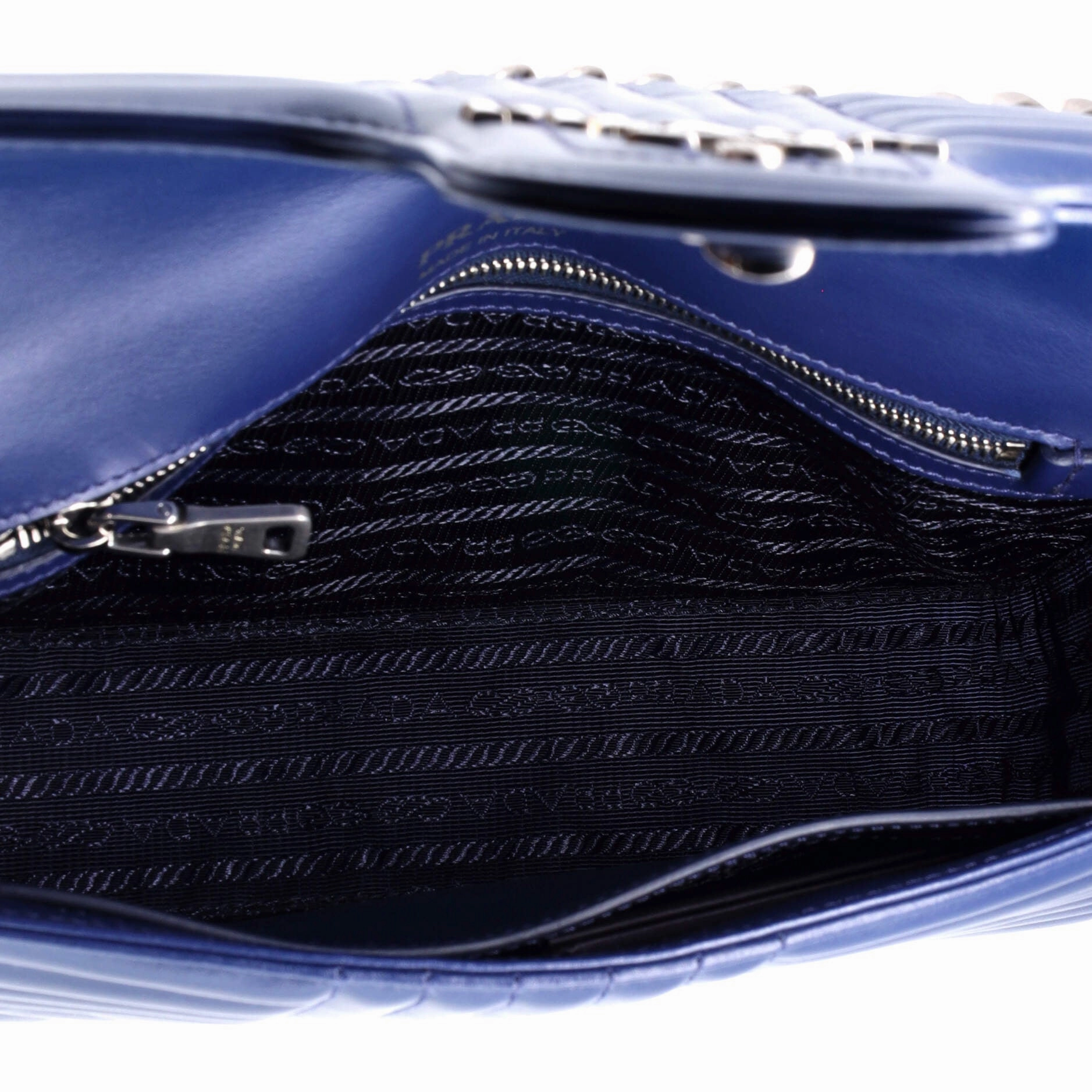 Chain Flap Shoulder Bag Diagramme Quilted Leather Medium