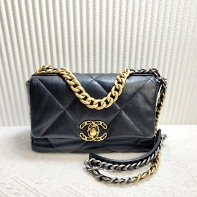 Chanel 19 Small Black Leather Quilted Chain Shoulder Bag 26x16x8cm