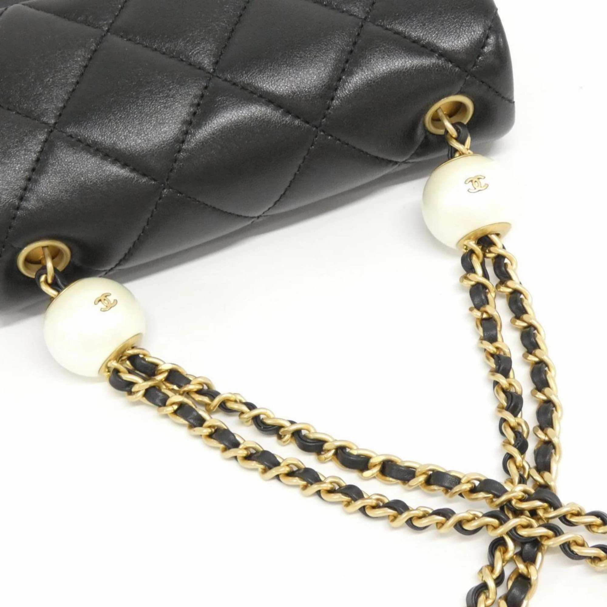 Chanel Artificial ivory Leather Shoulder Bag (Pre-Owned)