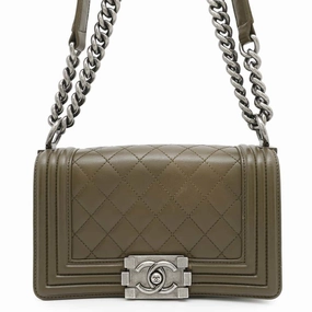 Chanel Boy Chanel Leather Shoulder Bag (Pre-Owned)