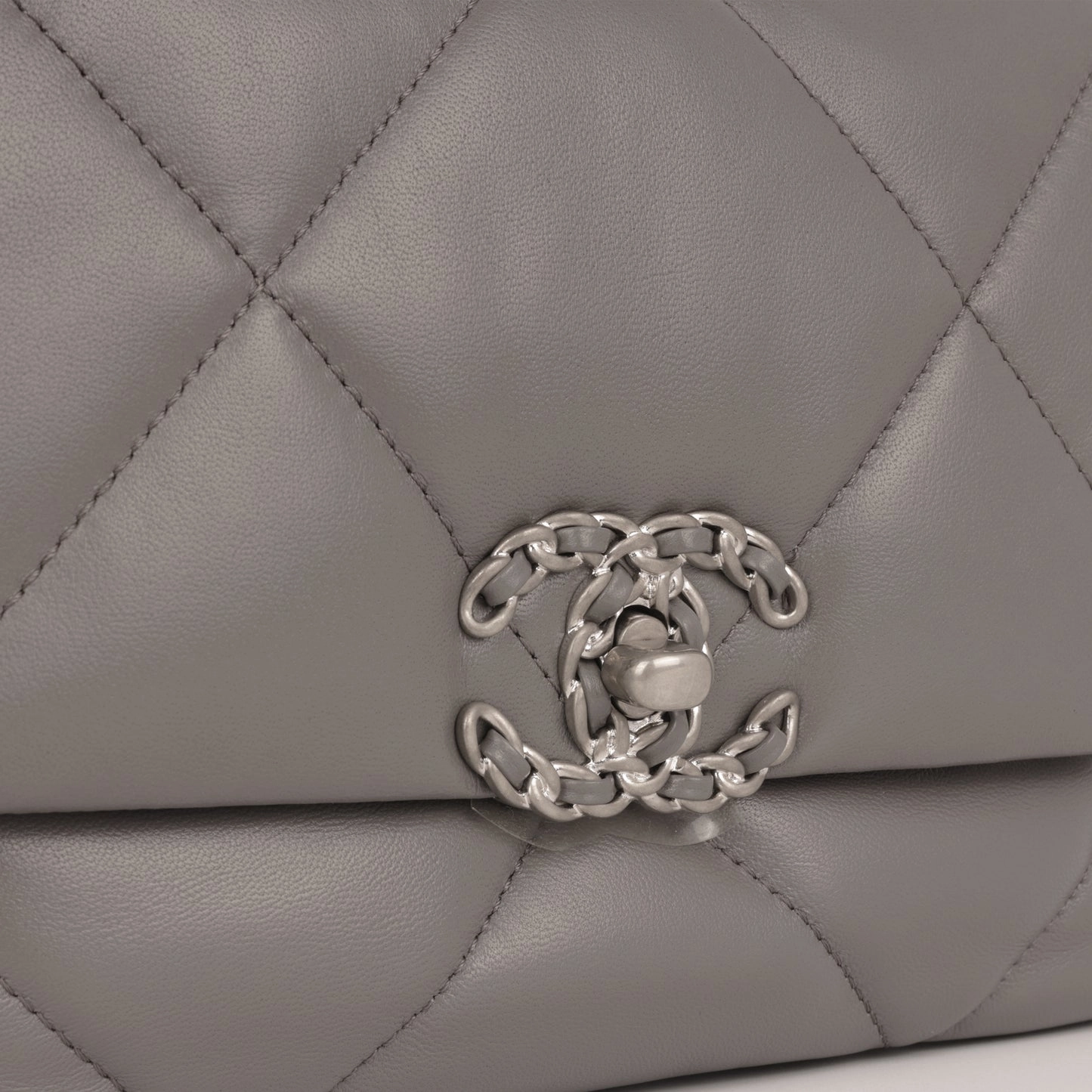 Chanel Chanel - Small 19 Flap Bag - Grey Lambskin MHW - Unused
