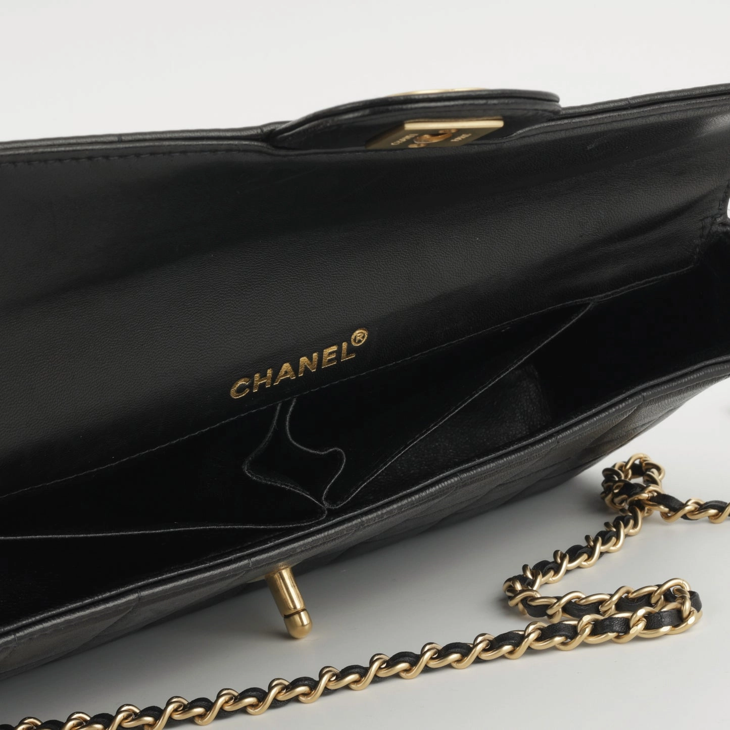 Chanel Chanel - Vintage East-West Chocolate Bar - Black Lambskin CGHW - Pre-Loved