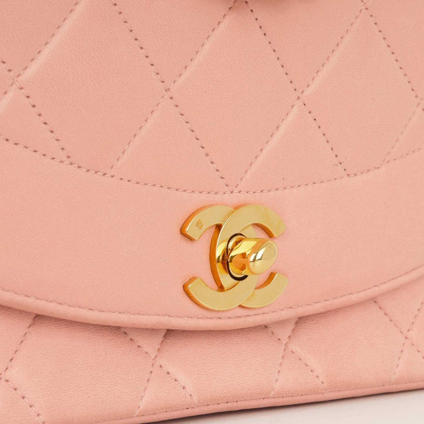 Chanel Chanel - Vintage Small Diana Flap - Light Pink Lambskin GHW