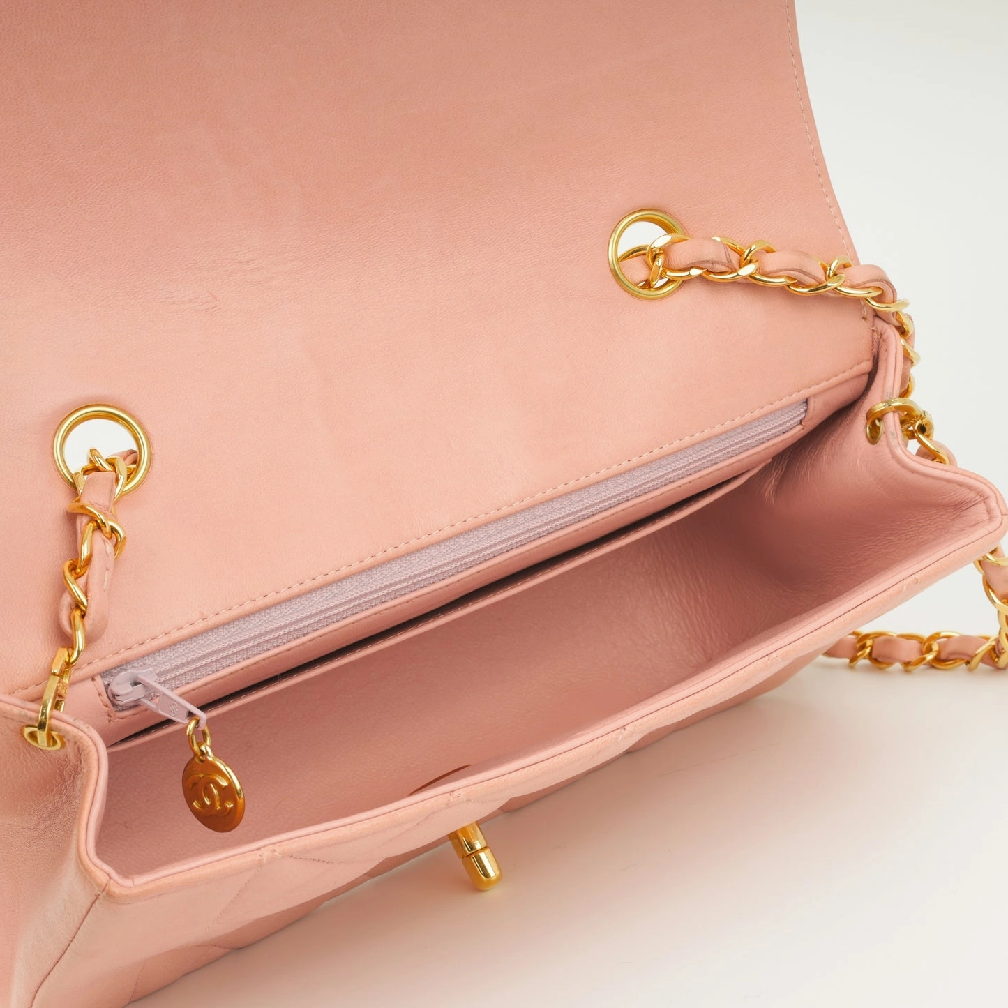 Chanel Chanel - Vintage Small Diana Flap - Light Pink Lambskin GHW