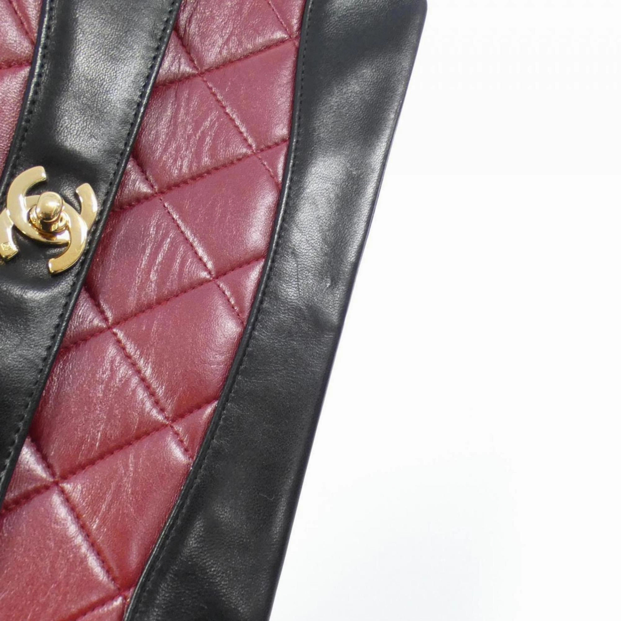 Chanel  Color Leather Shoulder Bag (Pre-Owned)