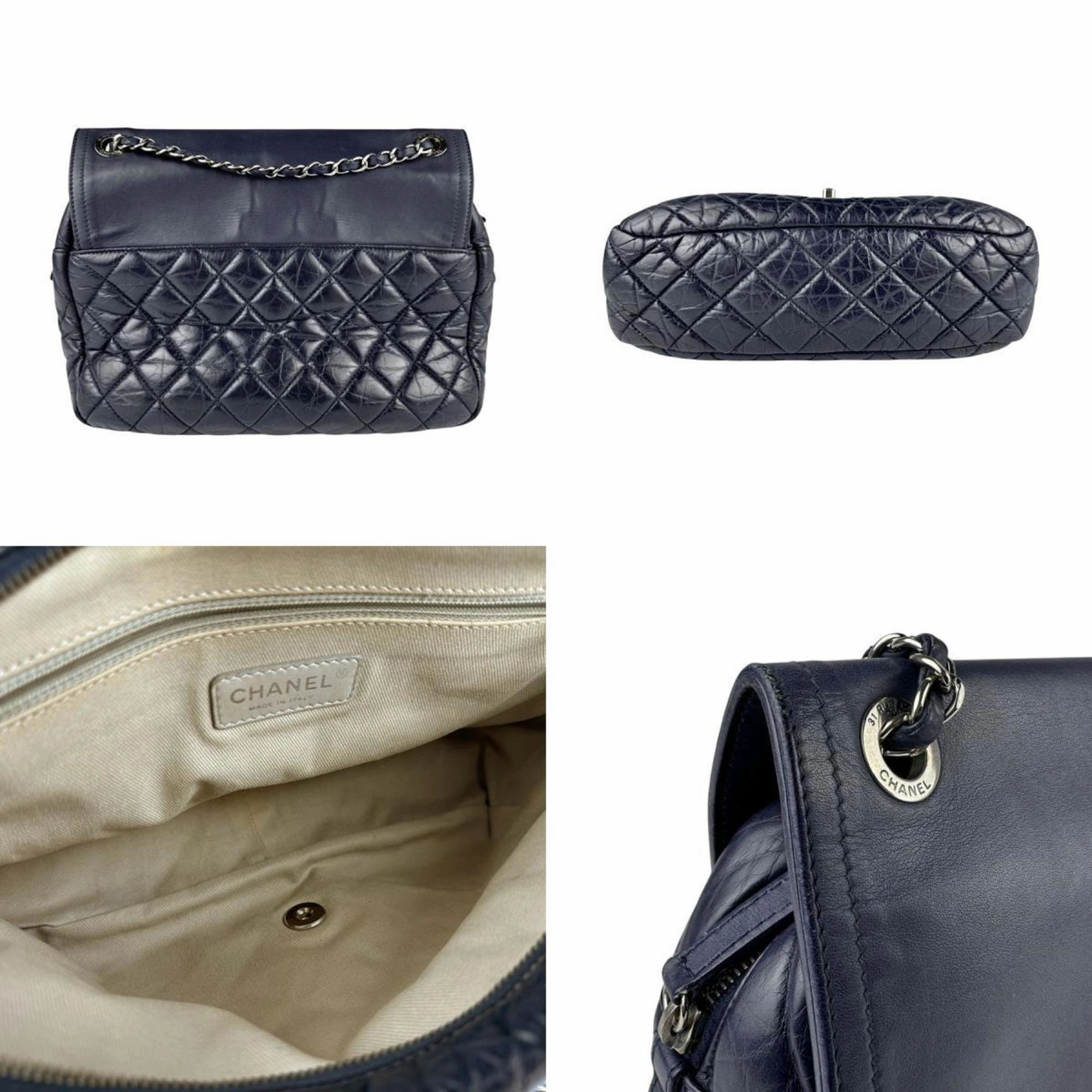 Chanel Flap Bag Leather Shoulder Bag (Pre-Owned)