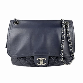 Chanel Flap Bag Leather Shoulder Bag (Pre-Owned)