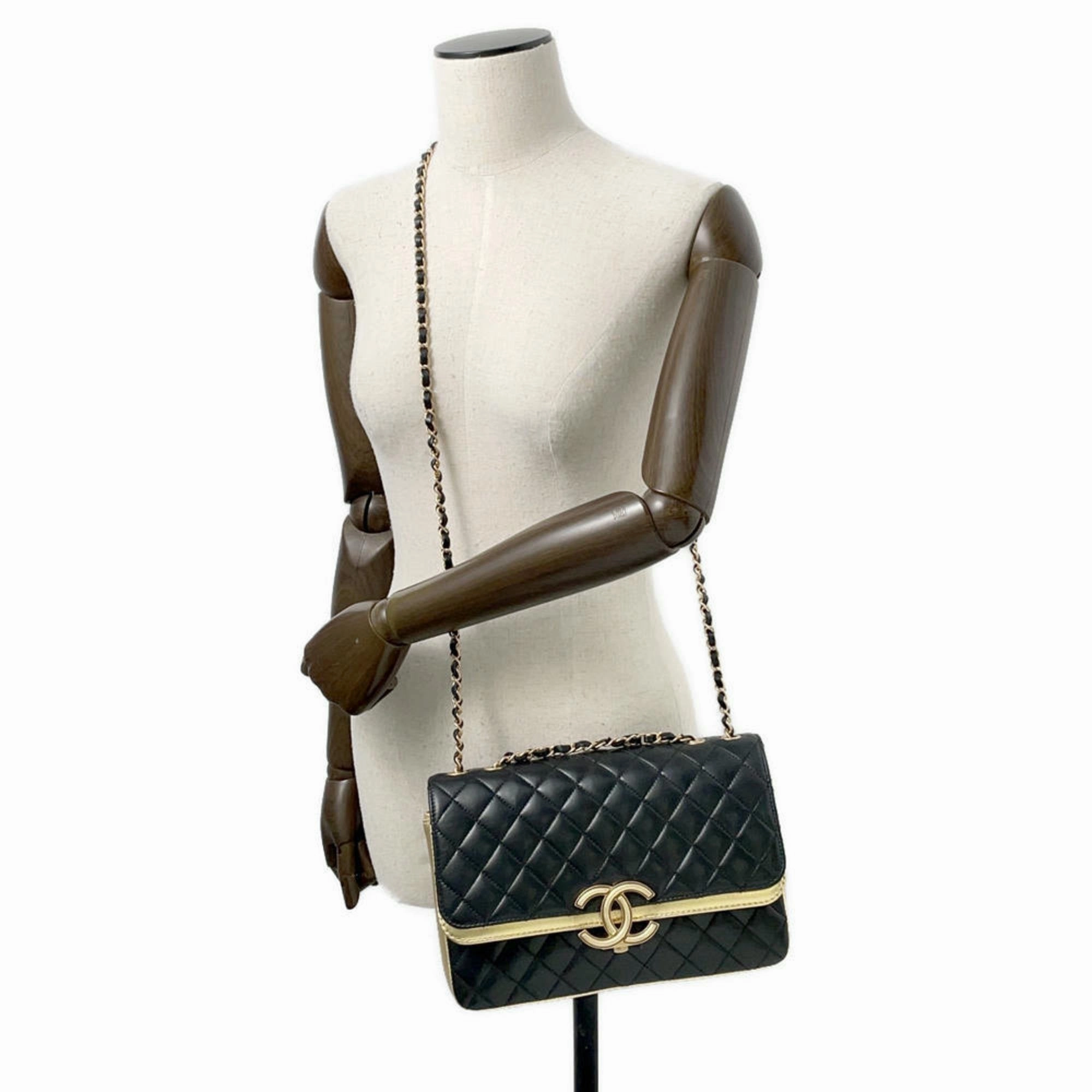 Chanel gold Leather Shoulder Bag (Pre-Owned)