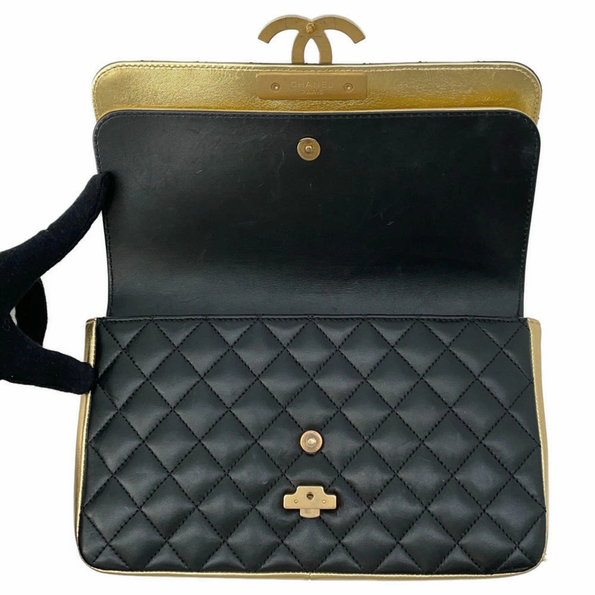 Chanel gold Leather Shoulder Bag (Pre-Owned)