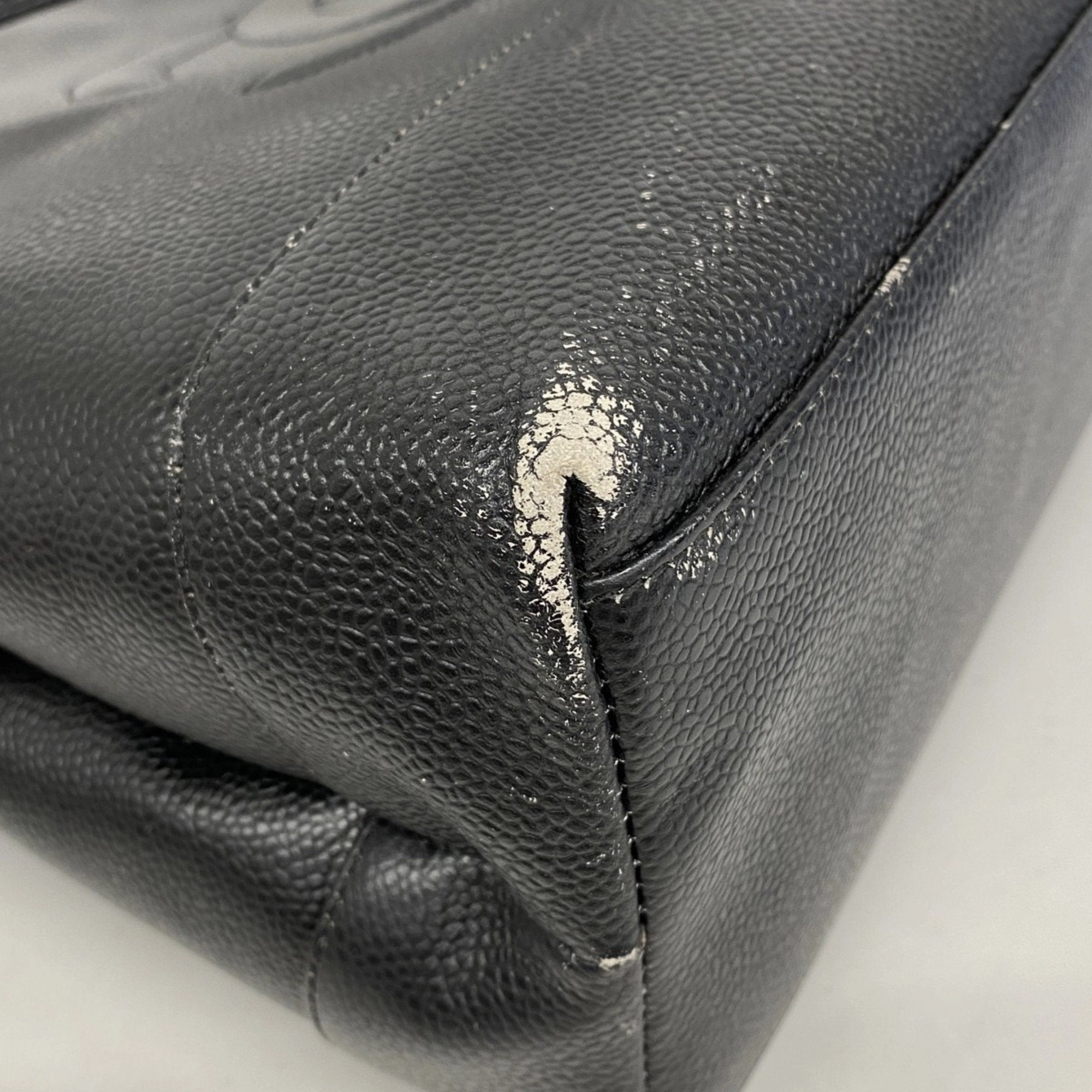 Chanel Grained Calfskin Shoulder Bag (Pre-Owned)
