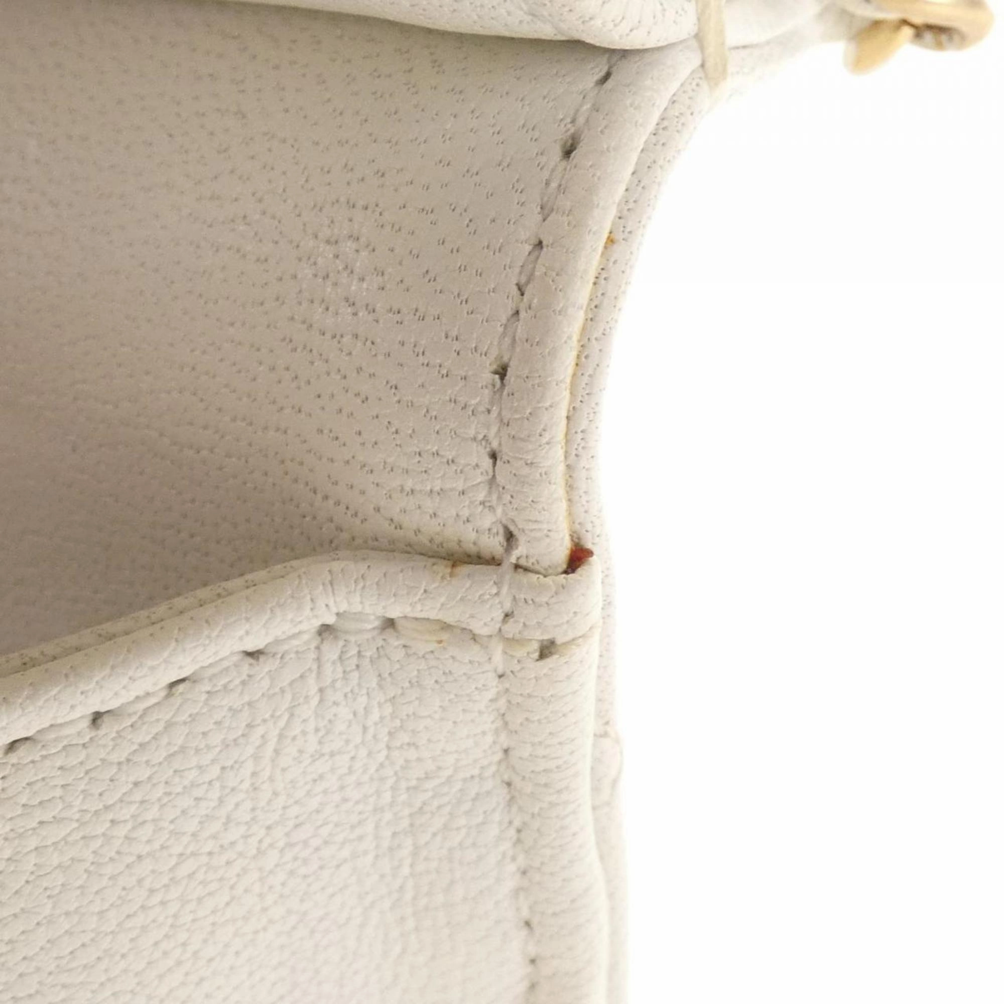 Chanel Leather Artificial ivory Shoulder Bag (Pre-Owned)