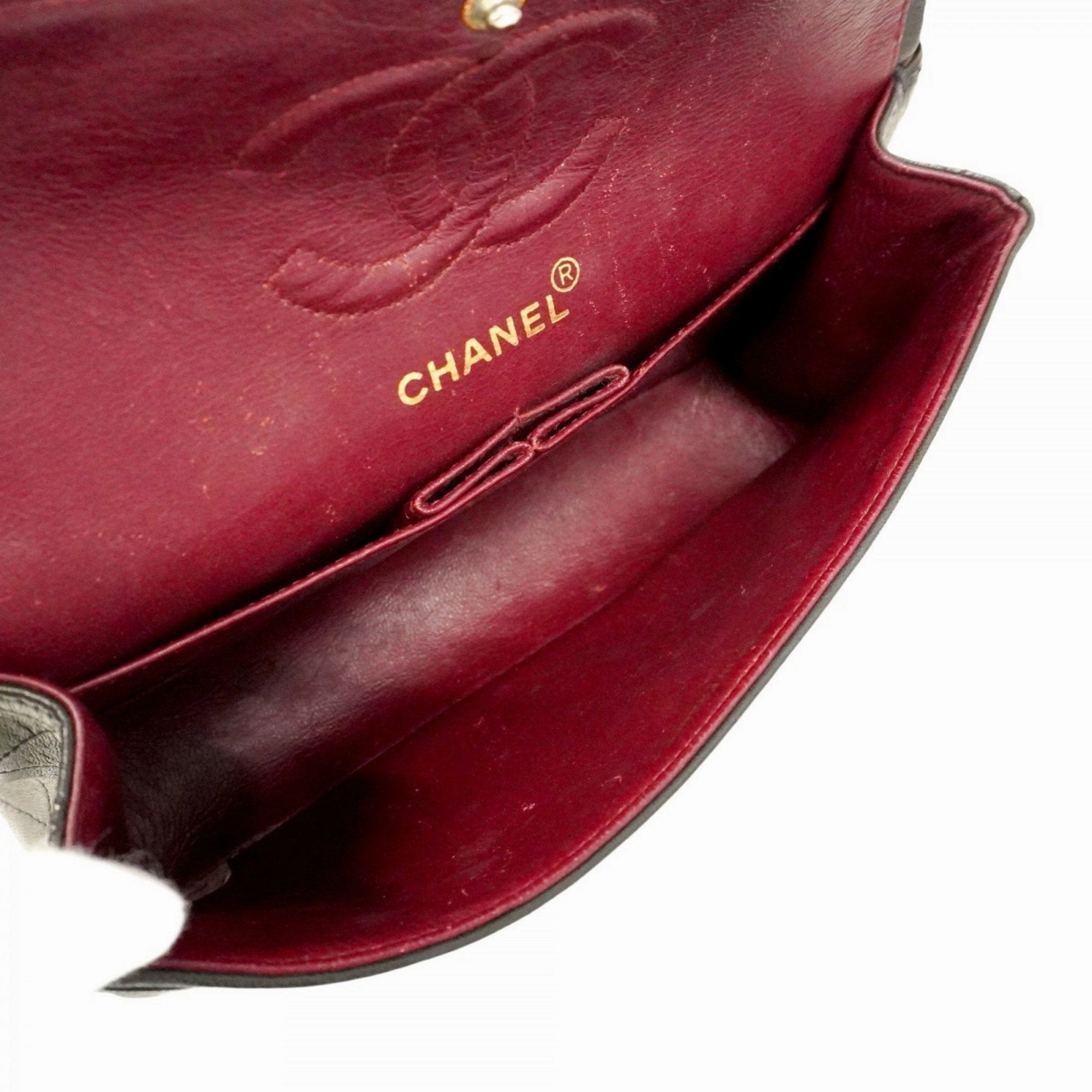 Chanel Leather Shoulder Bag (Pre-Owned)