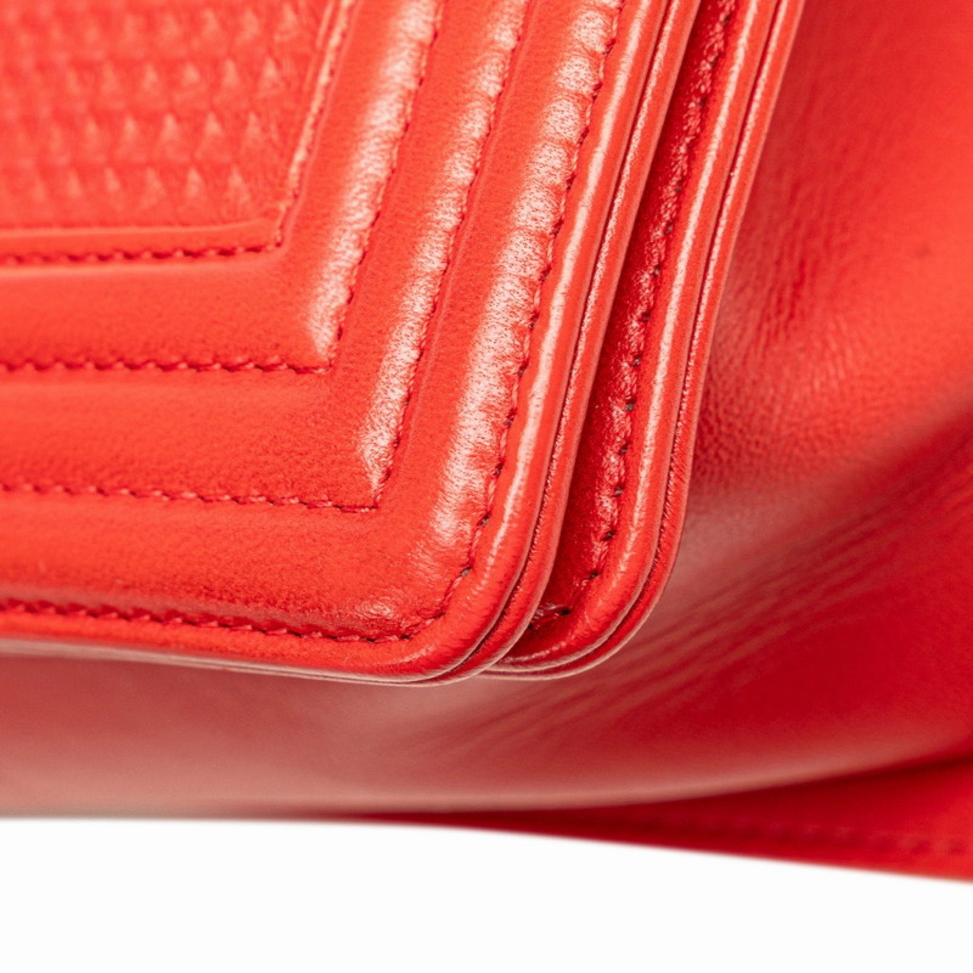 Chanel Leather Shoulder Bag (Pre-Owned)
