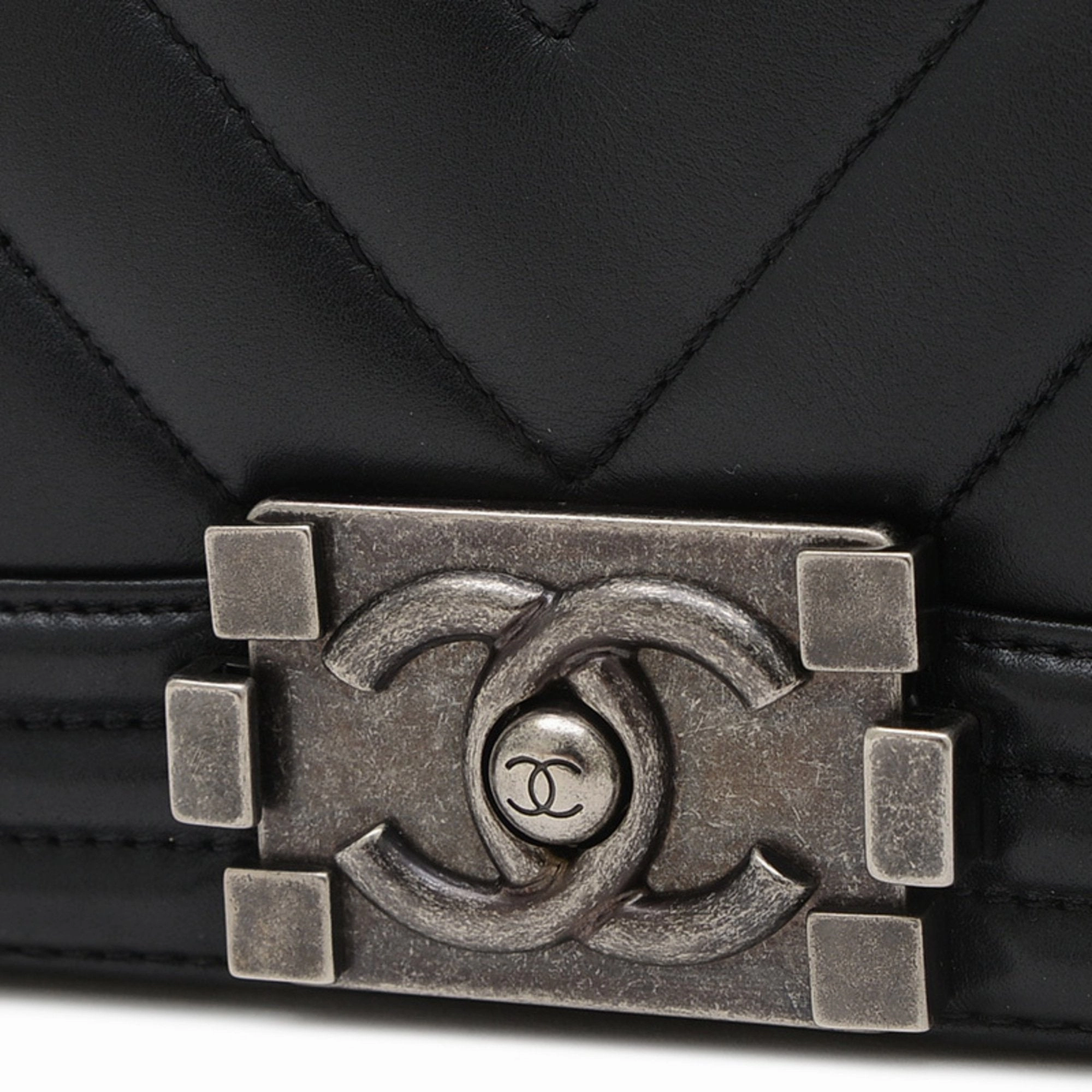 Chanel Leather Shoulder Bag (Pre-Owned)