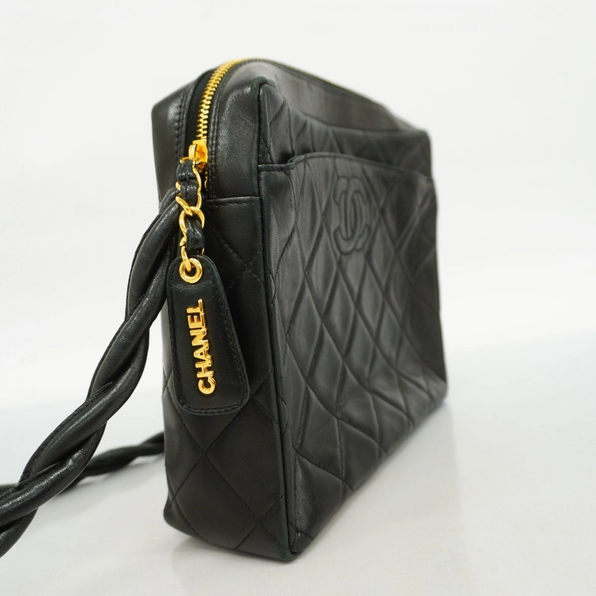 Chanel Leather Shoulder Bag (Pre-Owned)