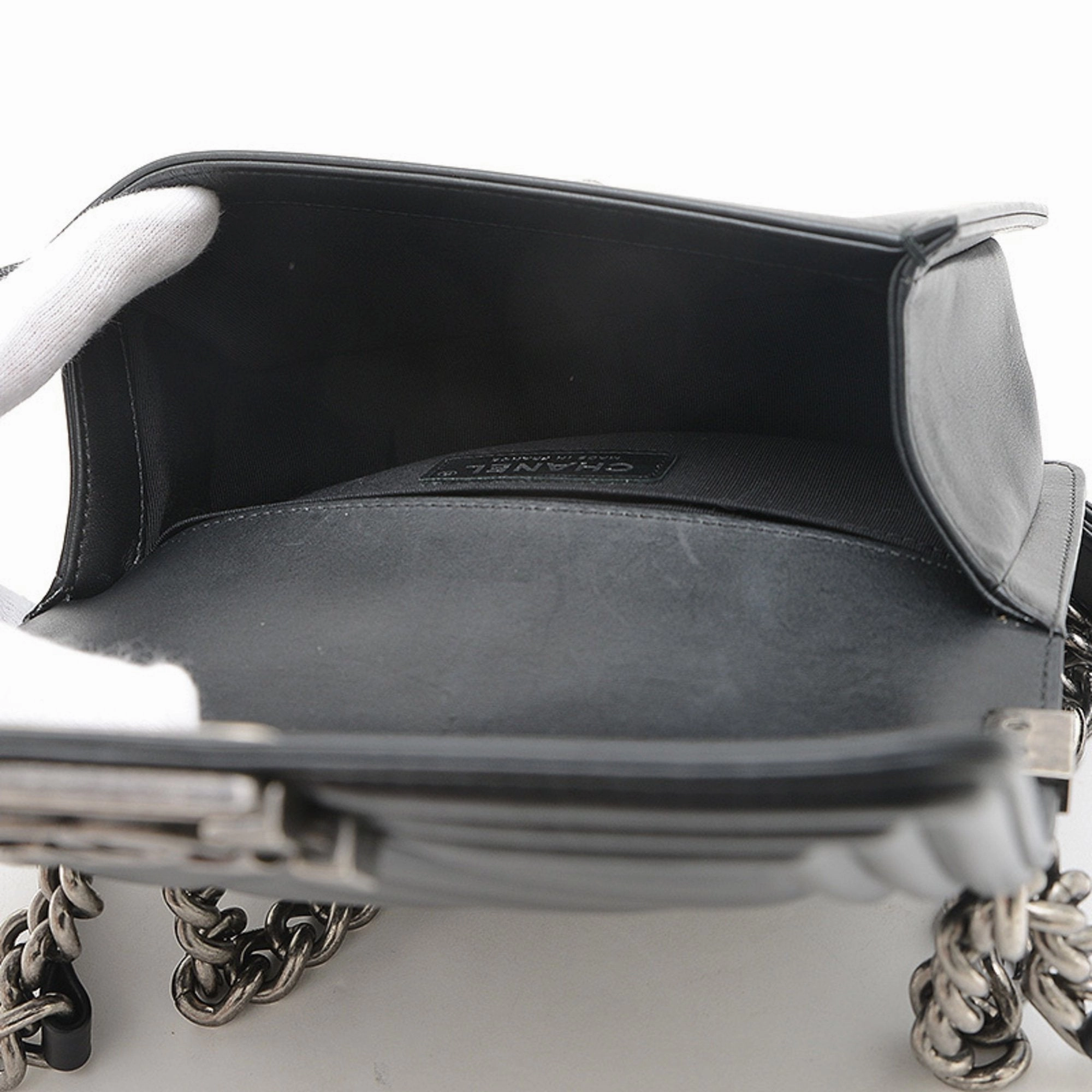 Chanel Leather Shoulder Bag (Pre-Owned)