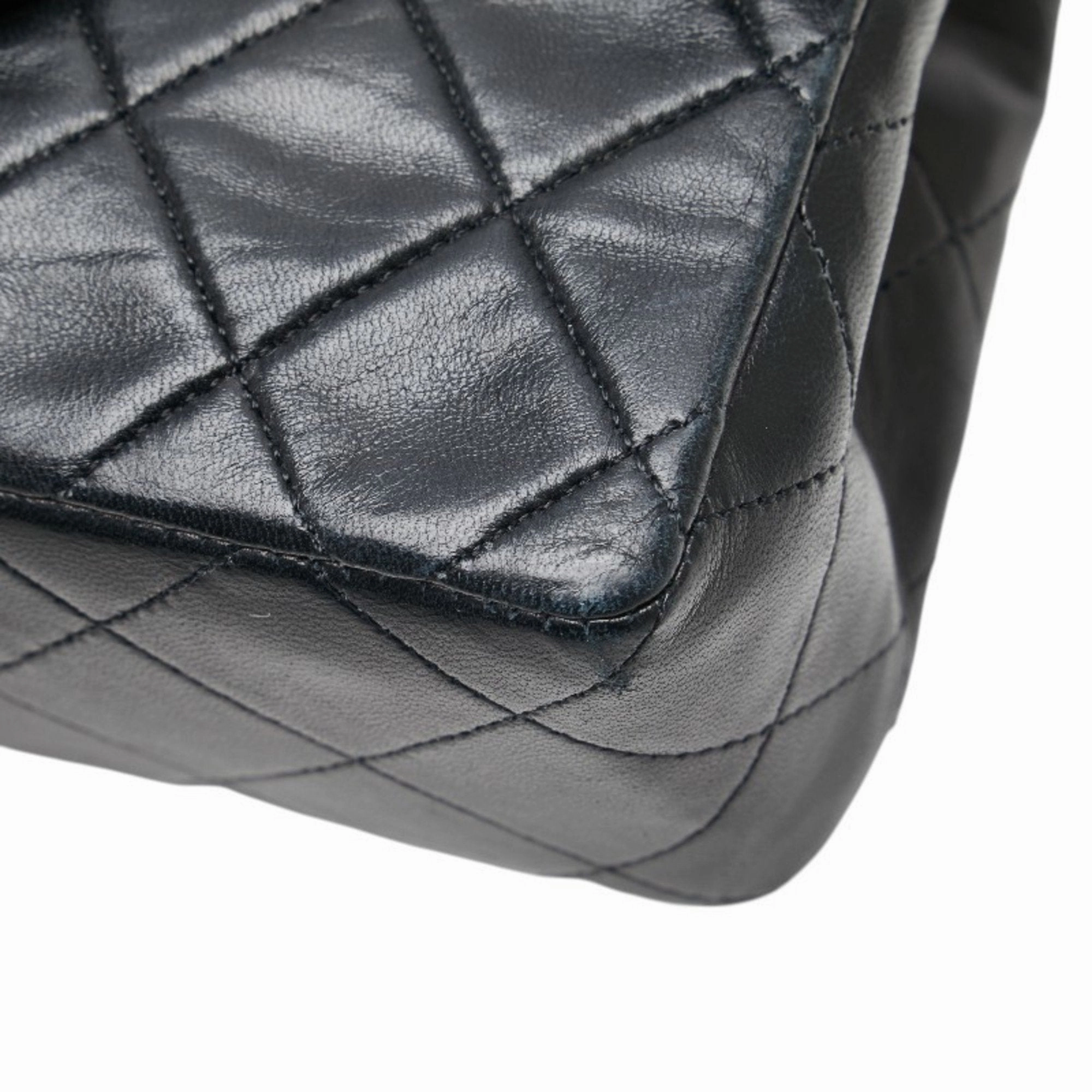Chanel Leather Shoulder Bag (Pre-Owned)