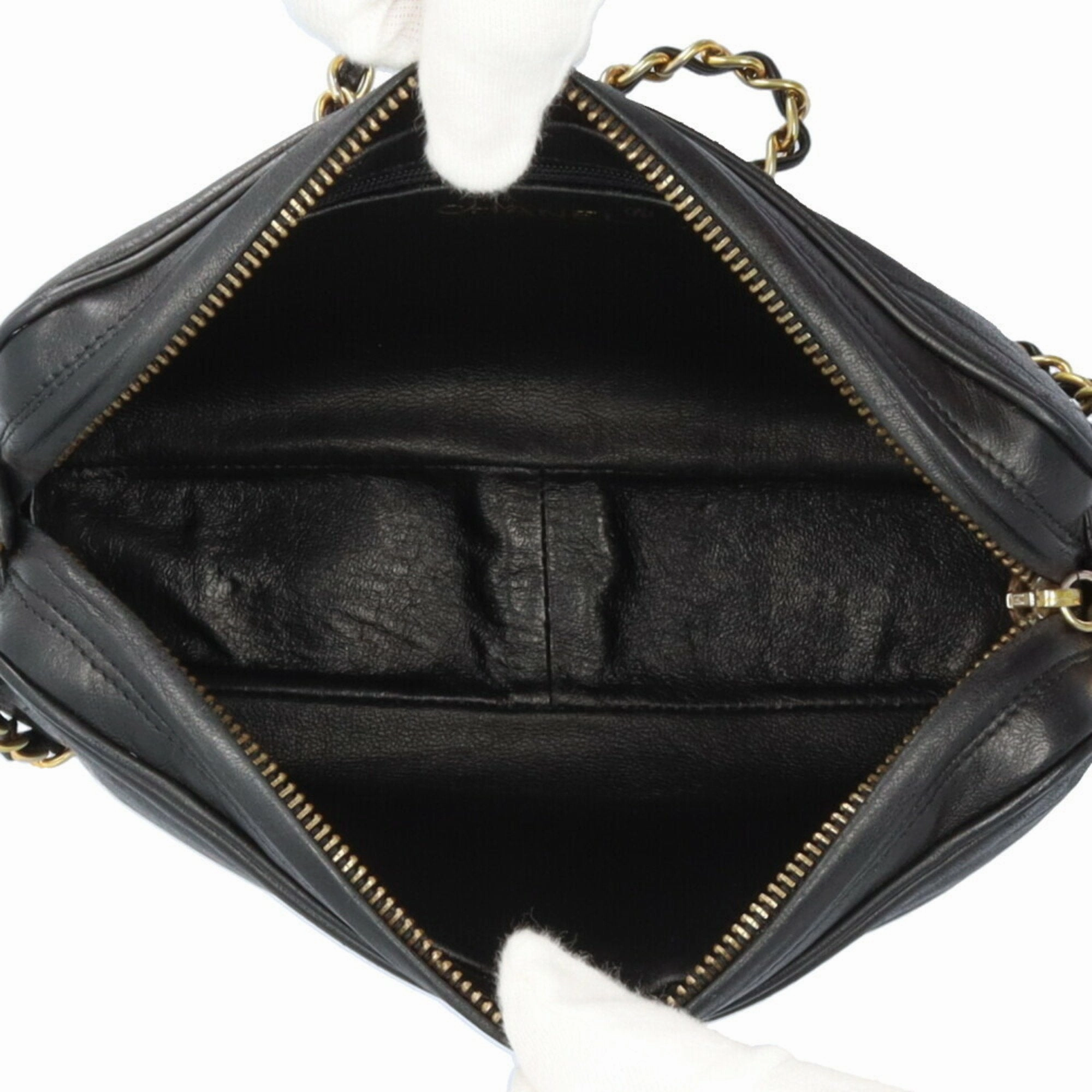 Chanel Leather Shoulder Bag (Pre-Owned)