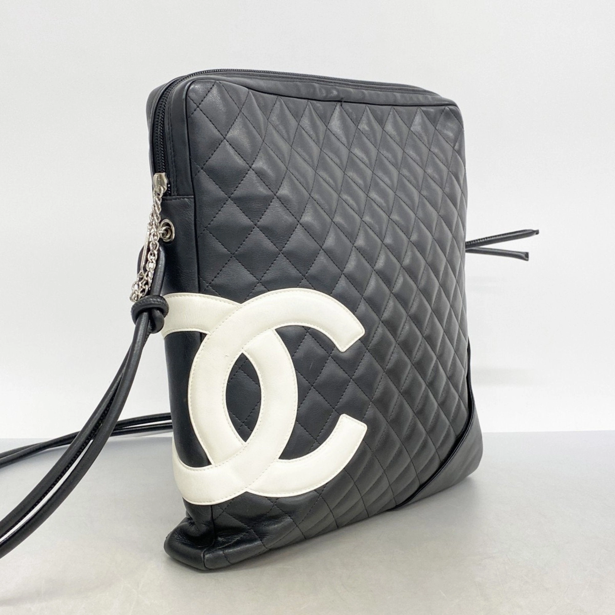 Chanel Leather Shoulder Bag (Pre-Owned)
