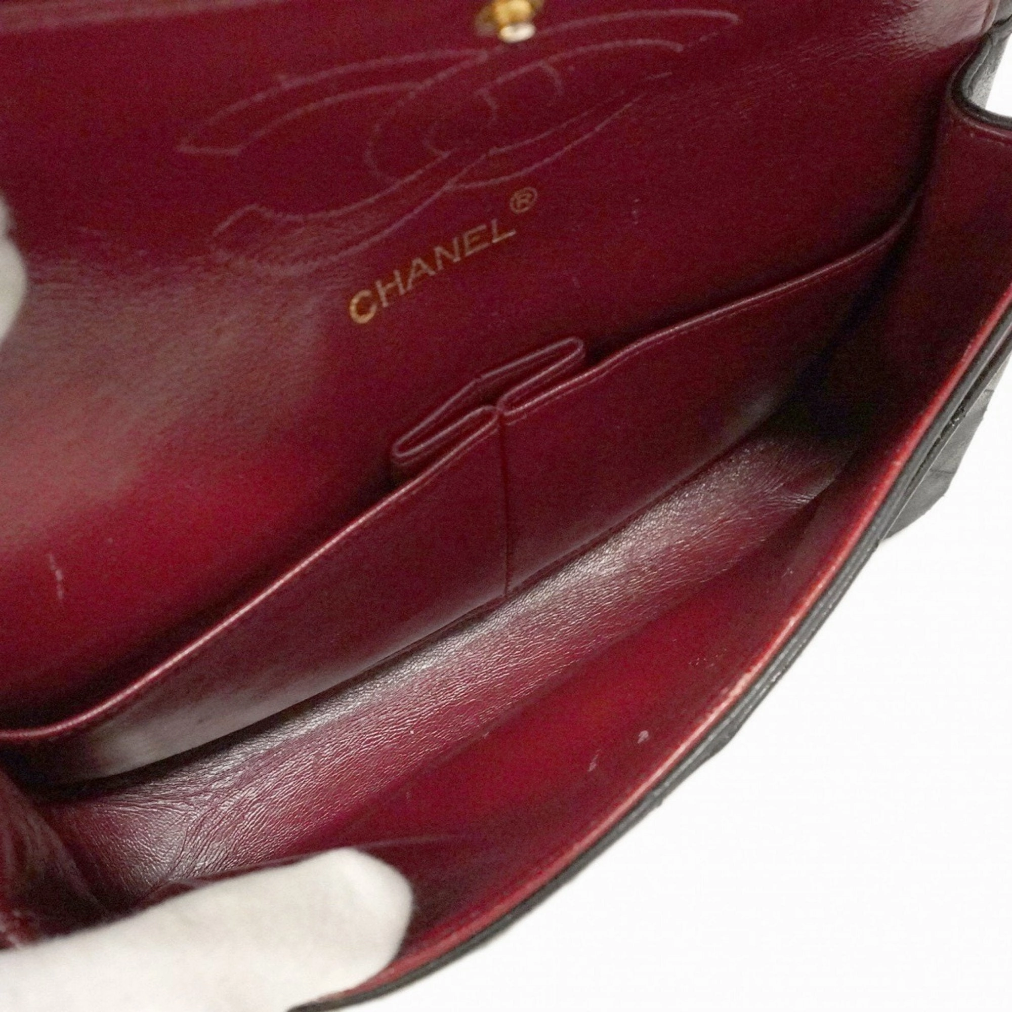 Chanel Leather Shoulder Bag (Pre-Owned)