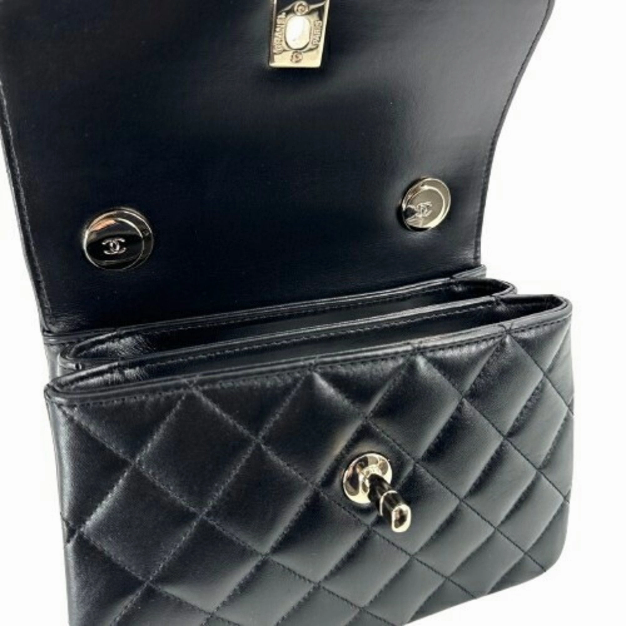 Chanel Leather Shoulder Bag (Pre-Owned)