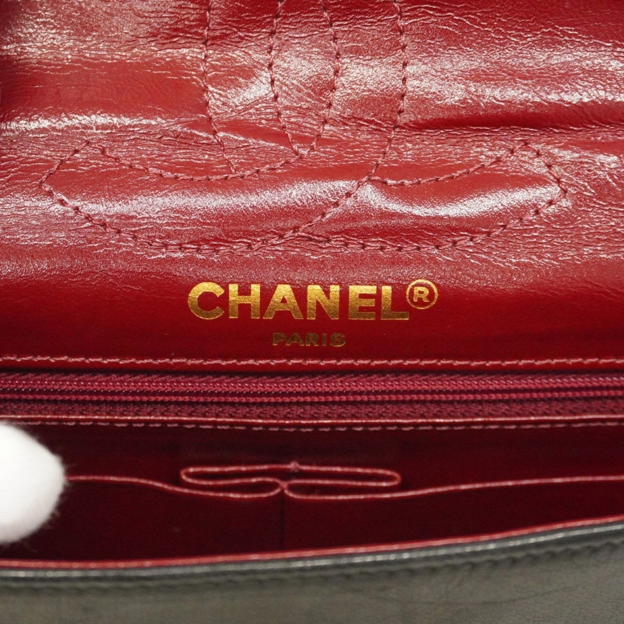 Chanel Leather Shoulder Bag (Pre-Owned)