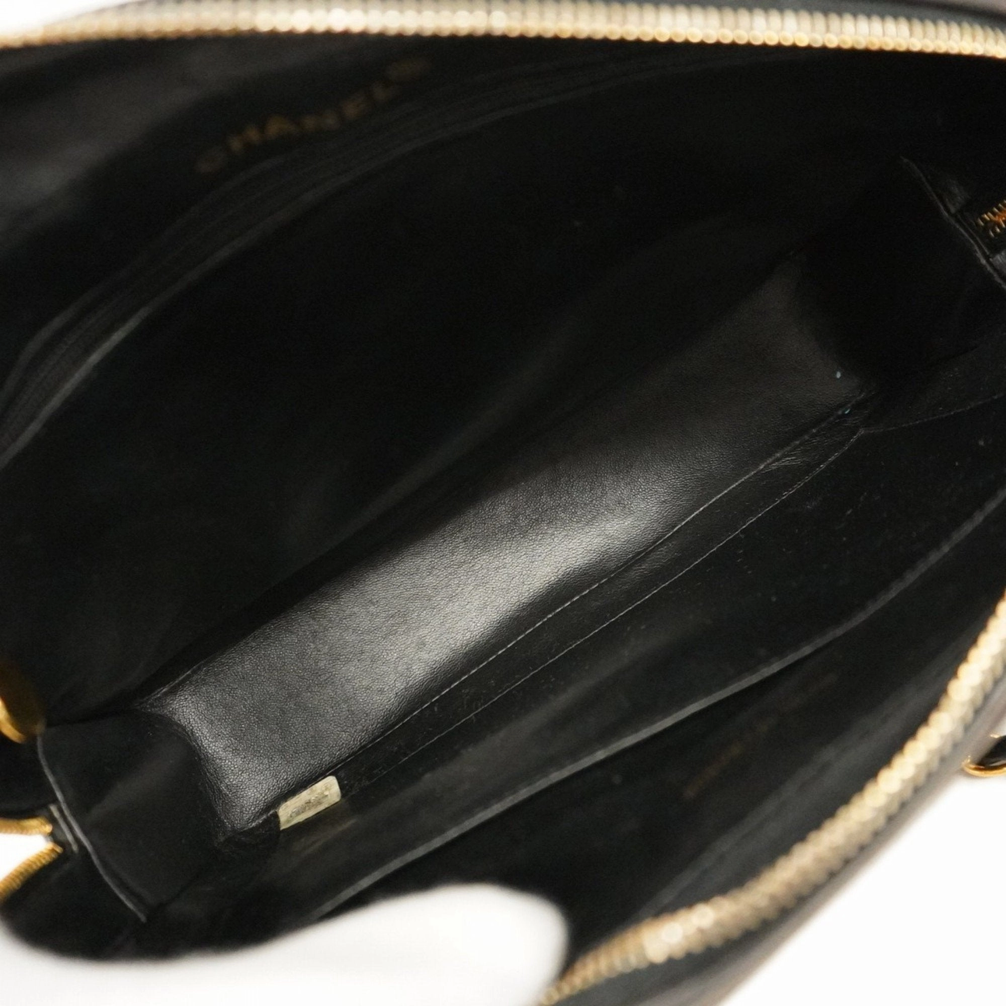Chanel Leather Shoulder Bag (Pre-Owned)