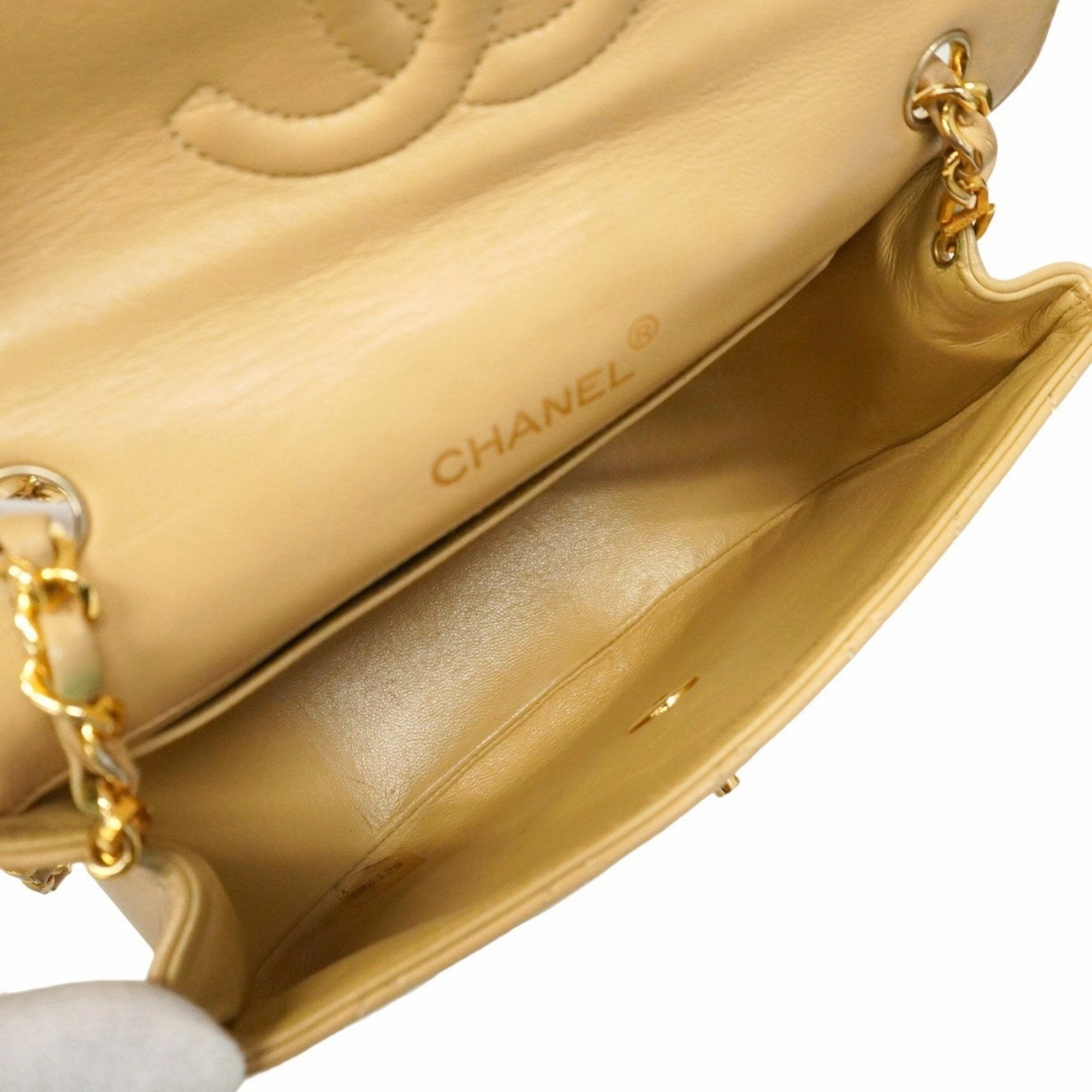 Chanel Leather Shoulder Bag (Pre-Owned)