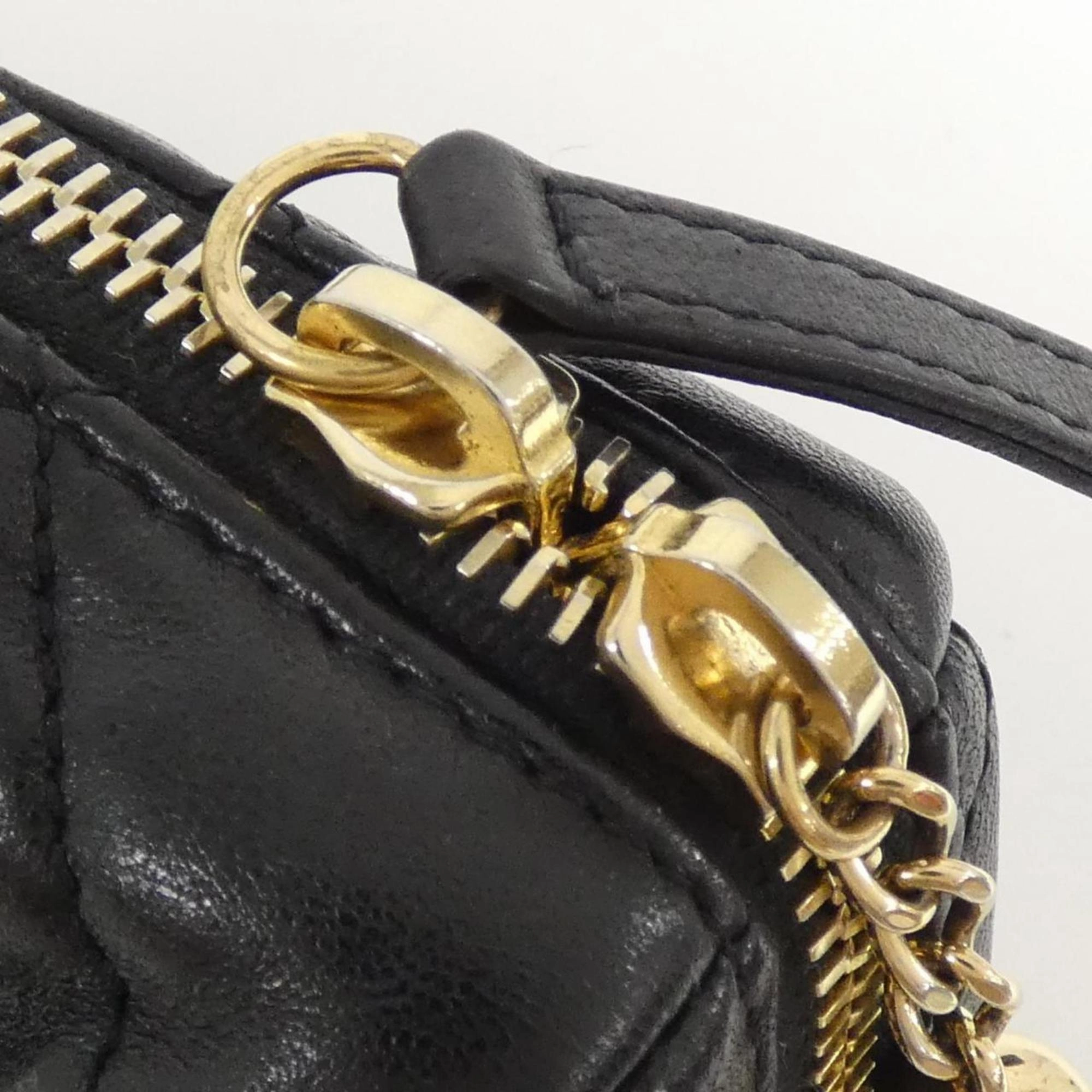 Chanel Leather Shoulder Bag (Pre-Owned)