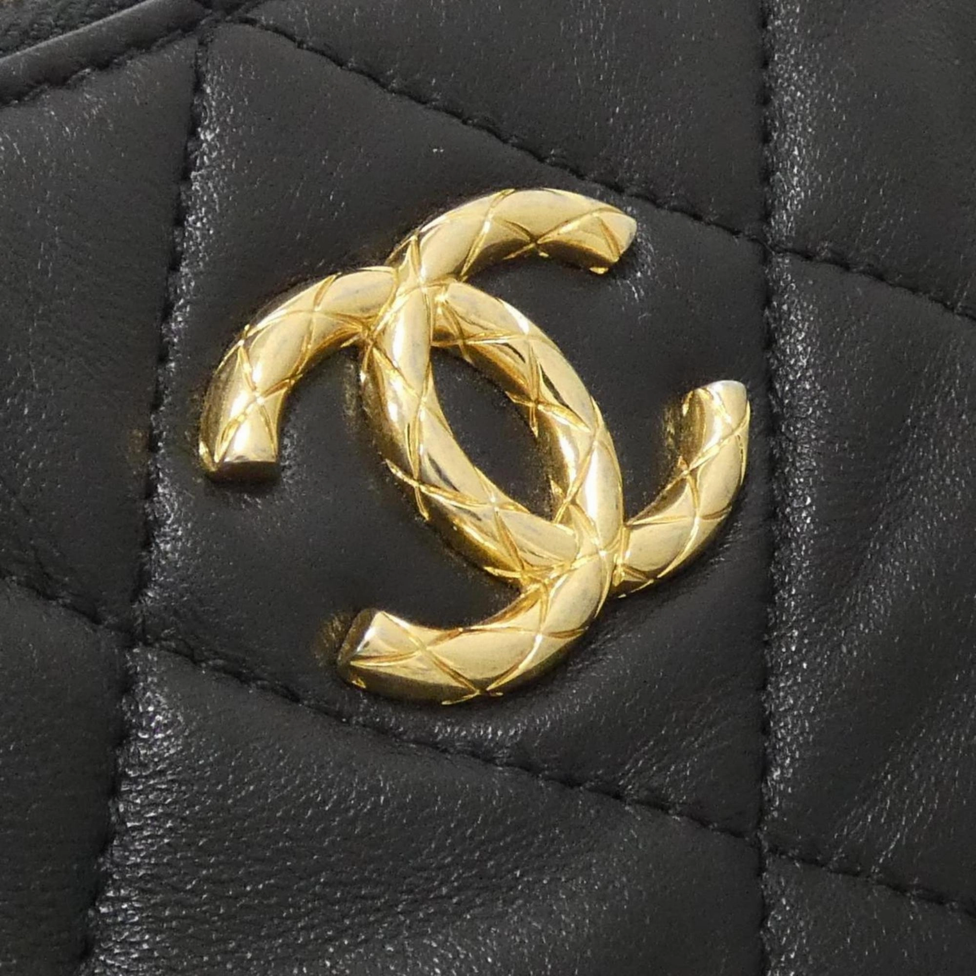 Chanel Leather Shoulder Bag (Pre-Owned)