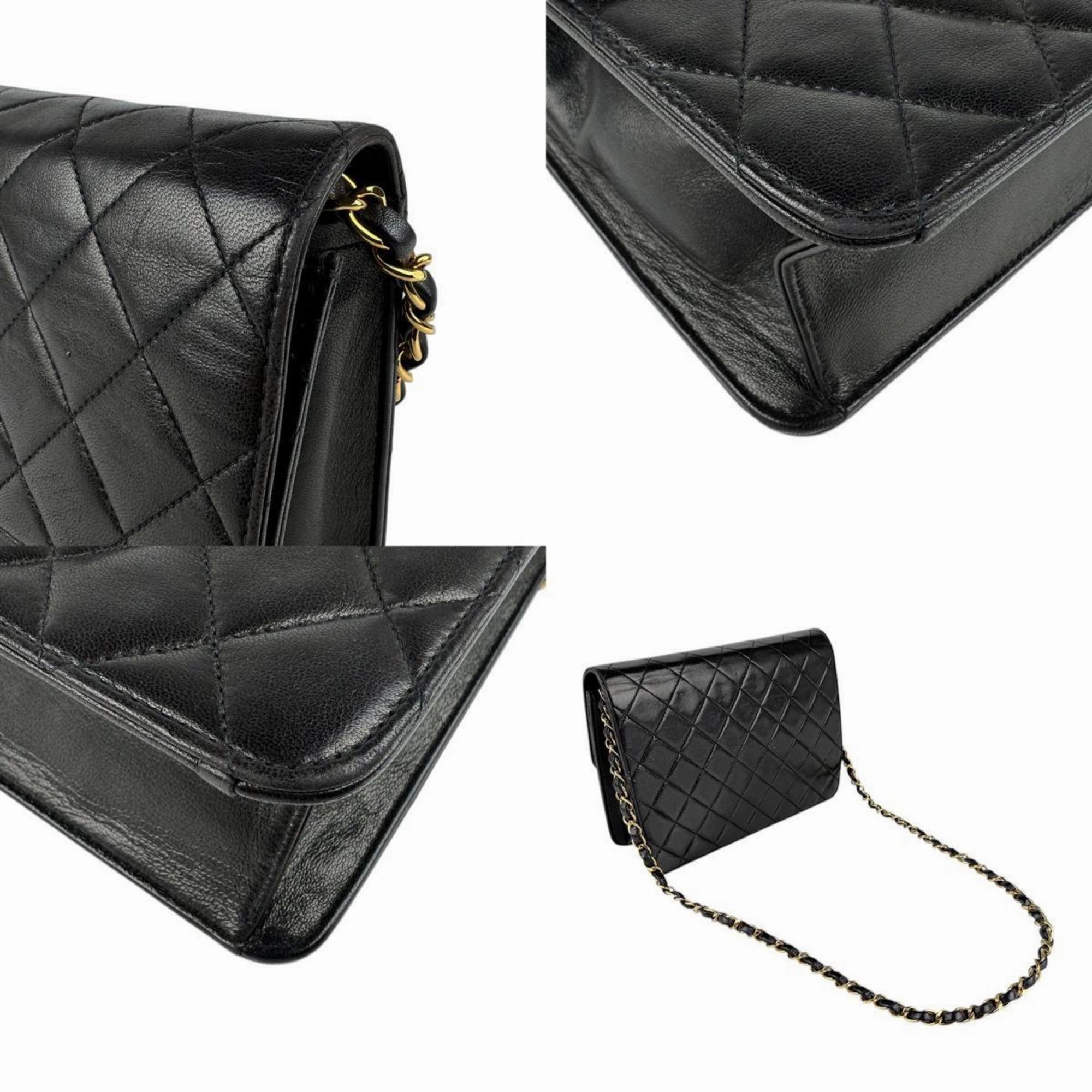 Chanel Leather Shoulder Bag (Pre-Owned)