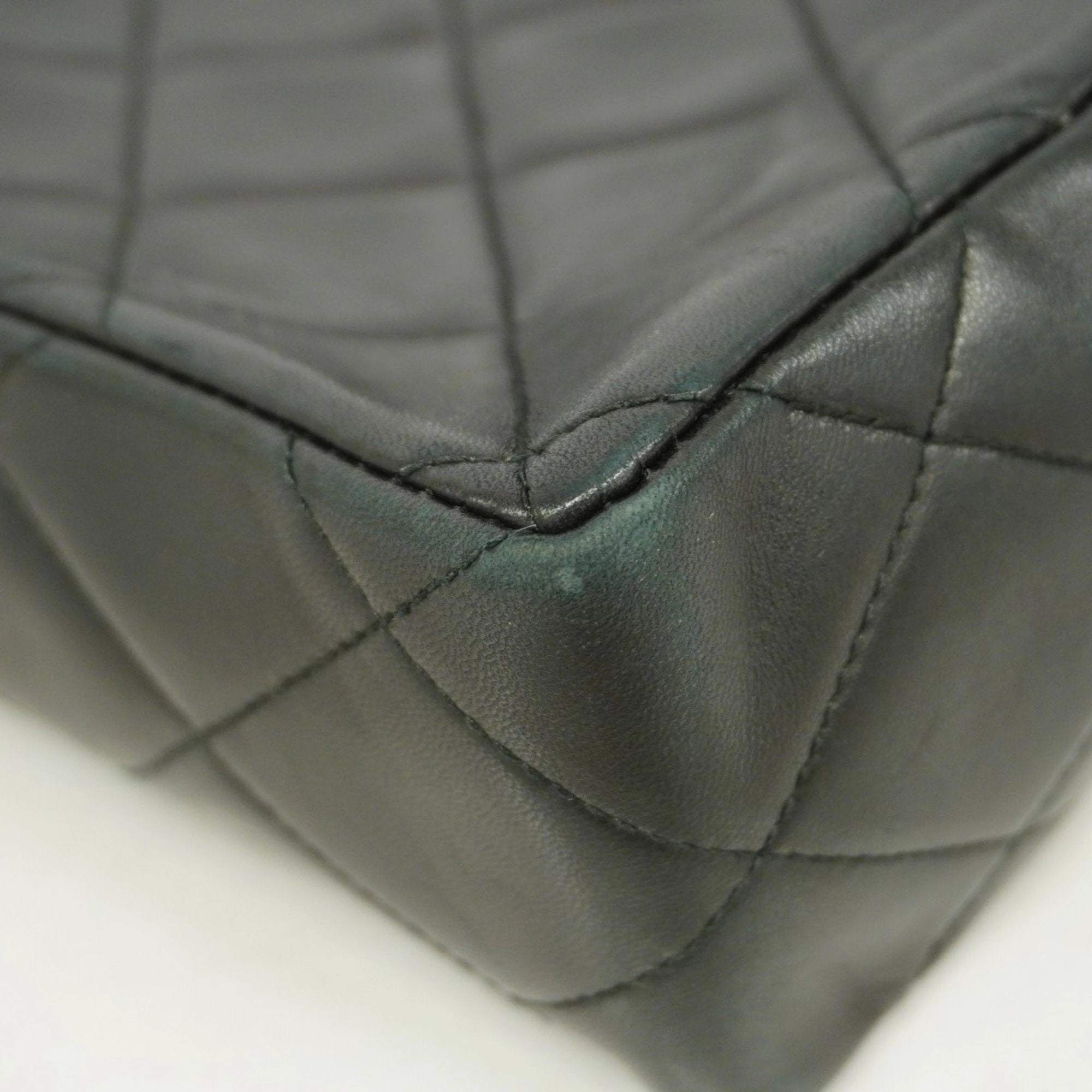 Chanel Leather Shoulder Bag (Pre-Owned)