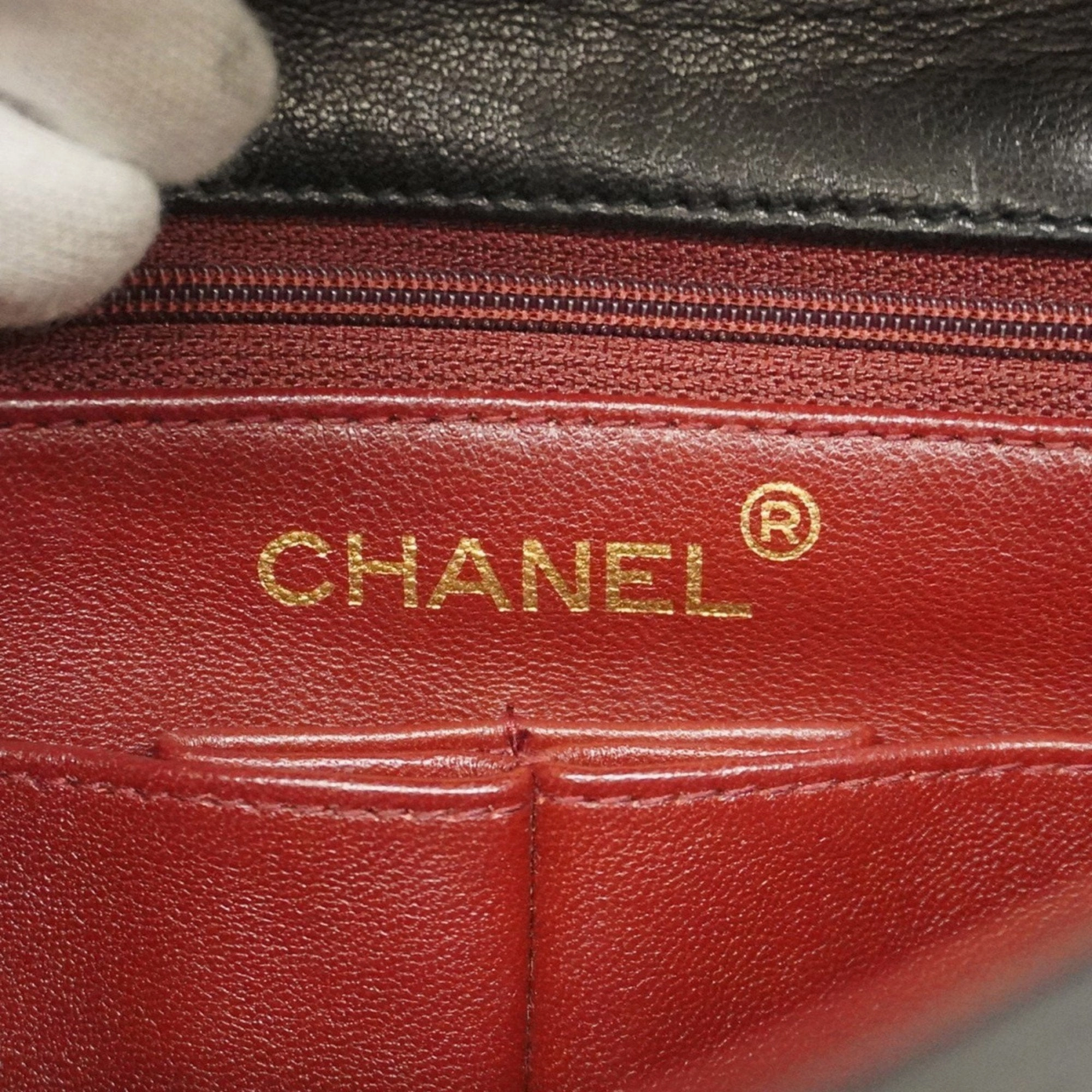 Chanel Leather Shoulder Bag (Pre-Owned)