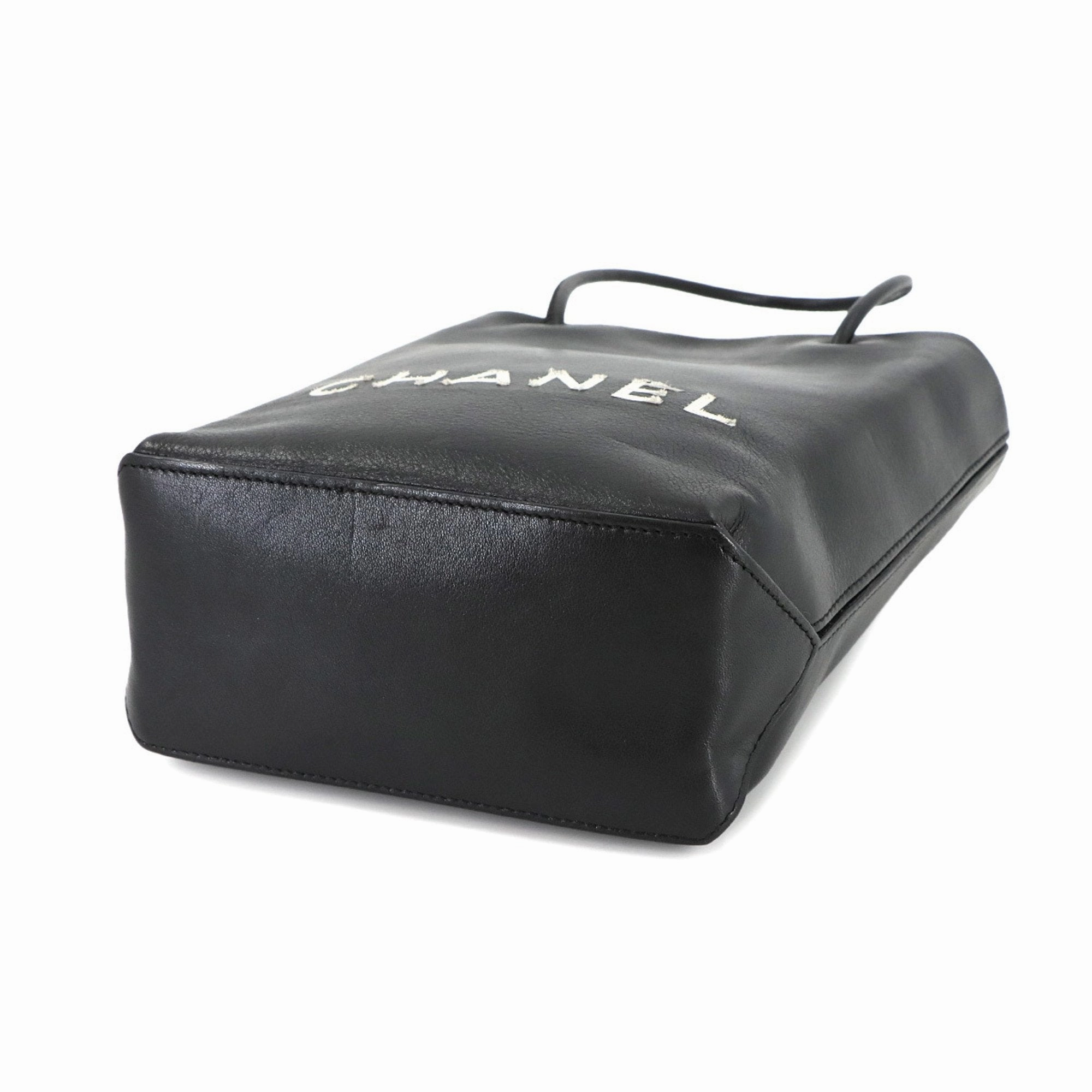 Chanel  Leather Tote Bag (Pre-Owned)