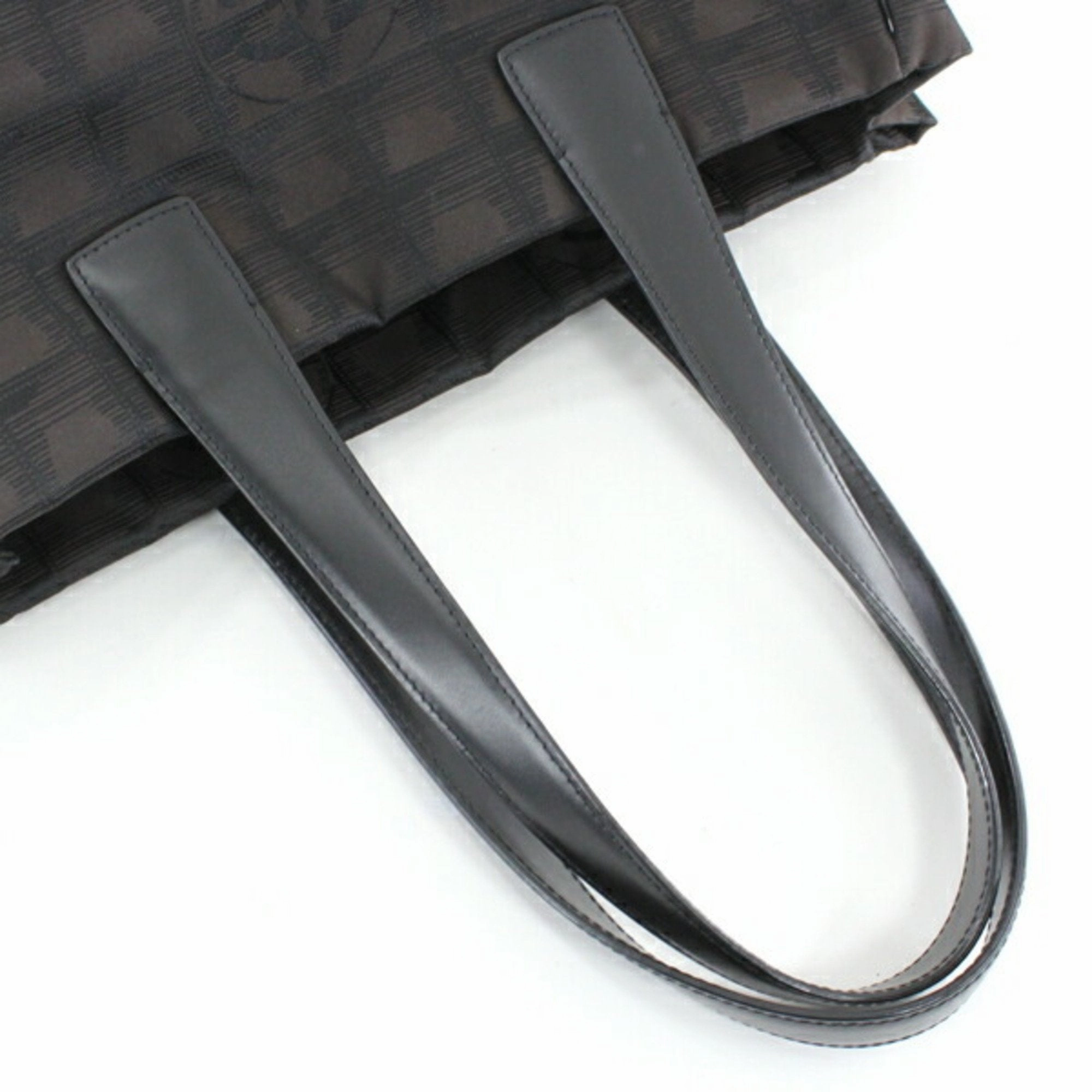 Chanel  New Travel Line Leather Handbag Tote Bag (Pre-Owned)