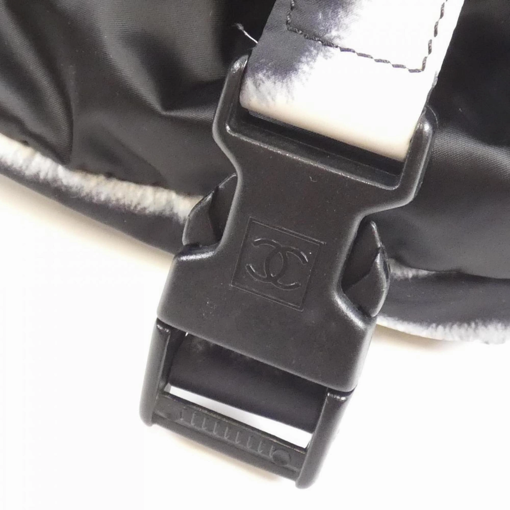 Chanel  Nylon Shoulder Bag (Pre-Owned)