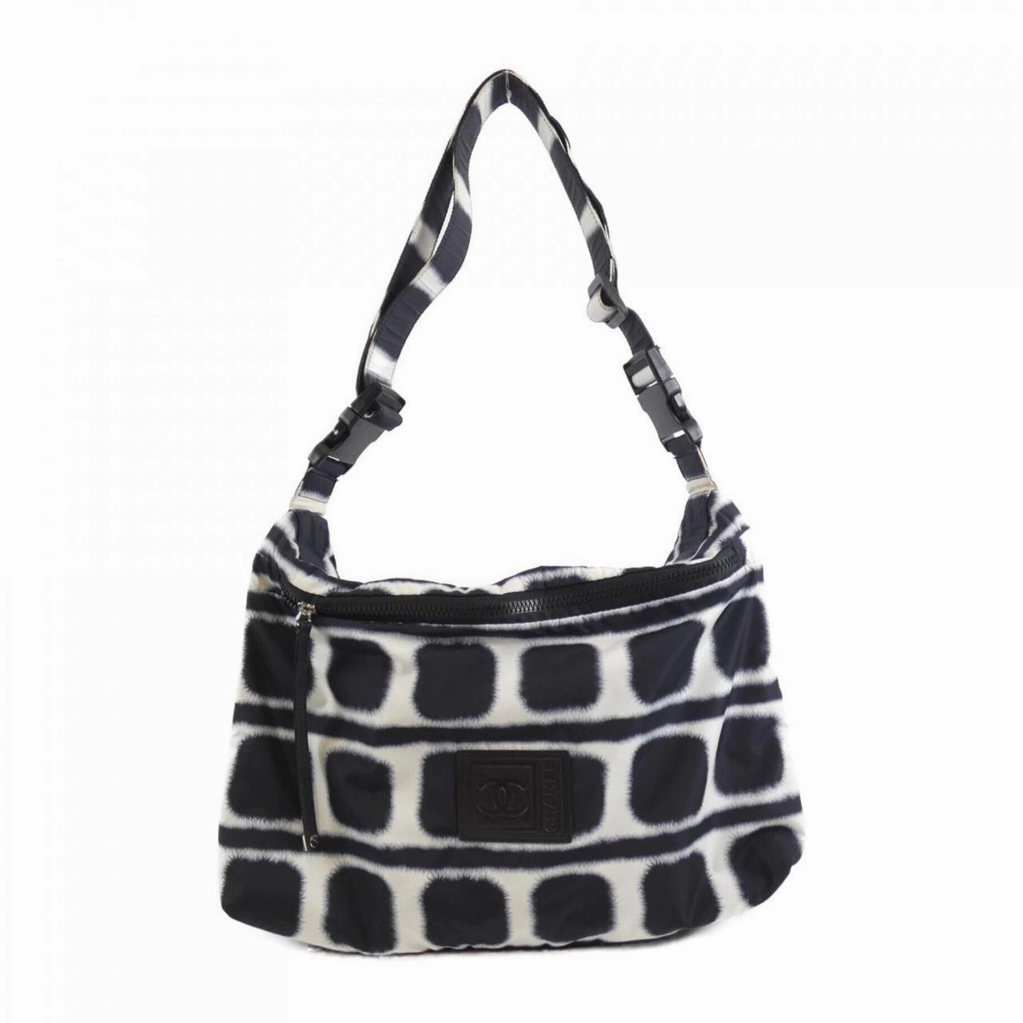 Chanel  Nylon Shoulder Bag (Pre-Owned)