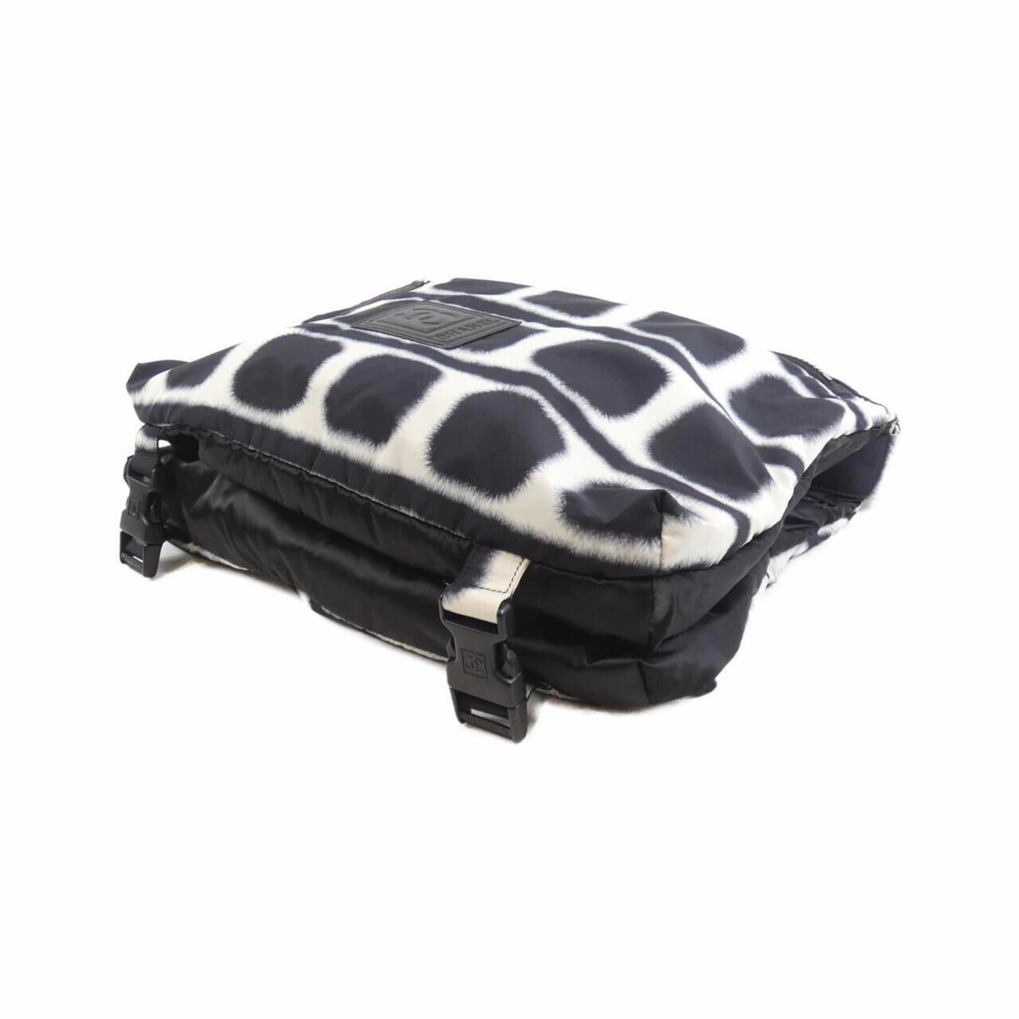 Chanel  Nylon Shoulder Bag (Pre-Owned)
