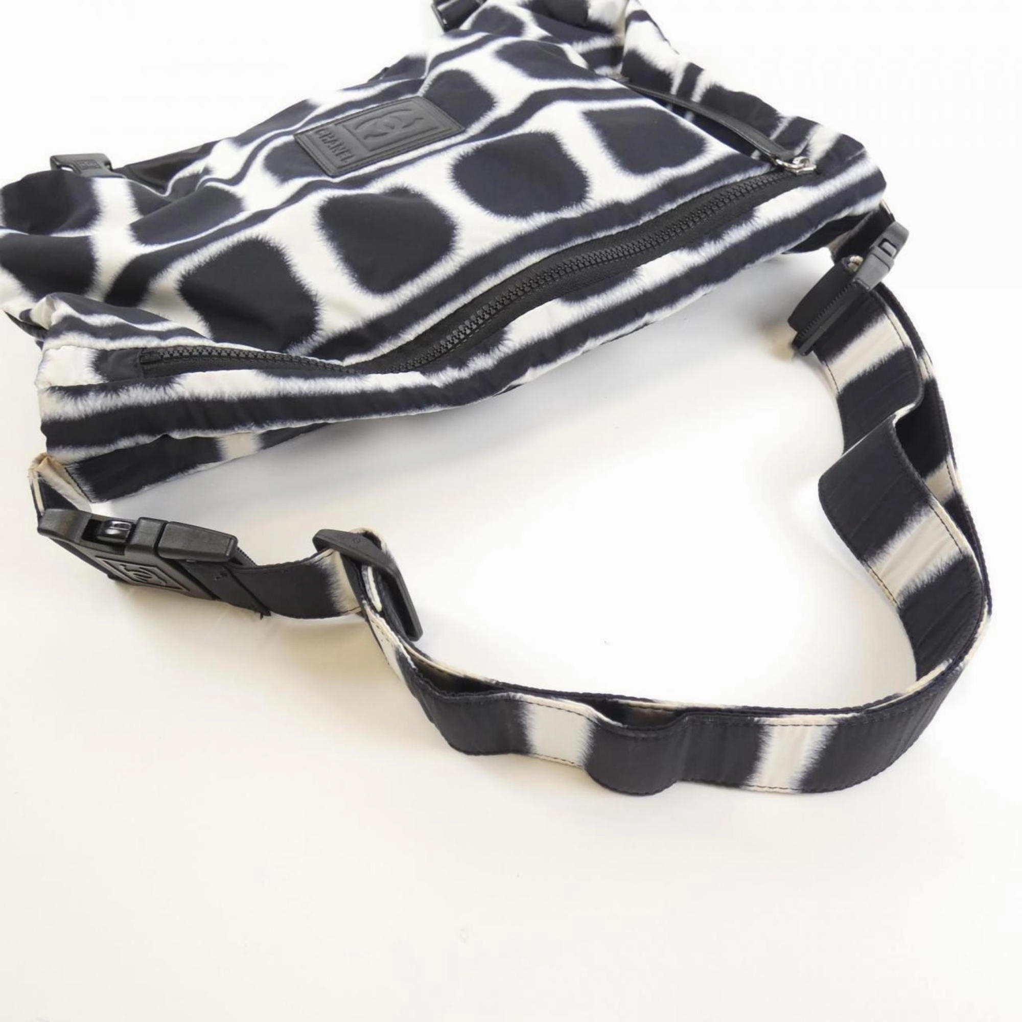 Chanel  Nylon Shoulder Bag (Pre-Owned)