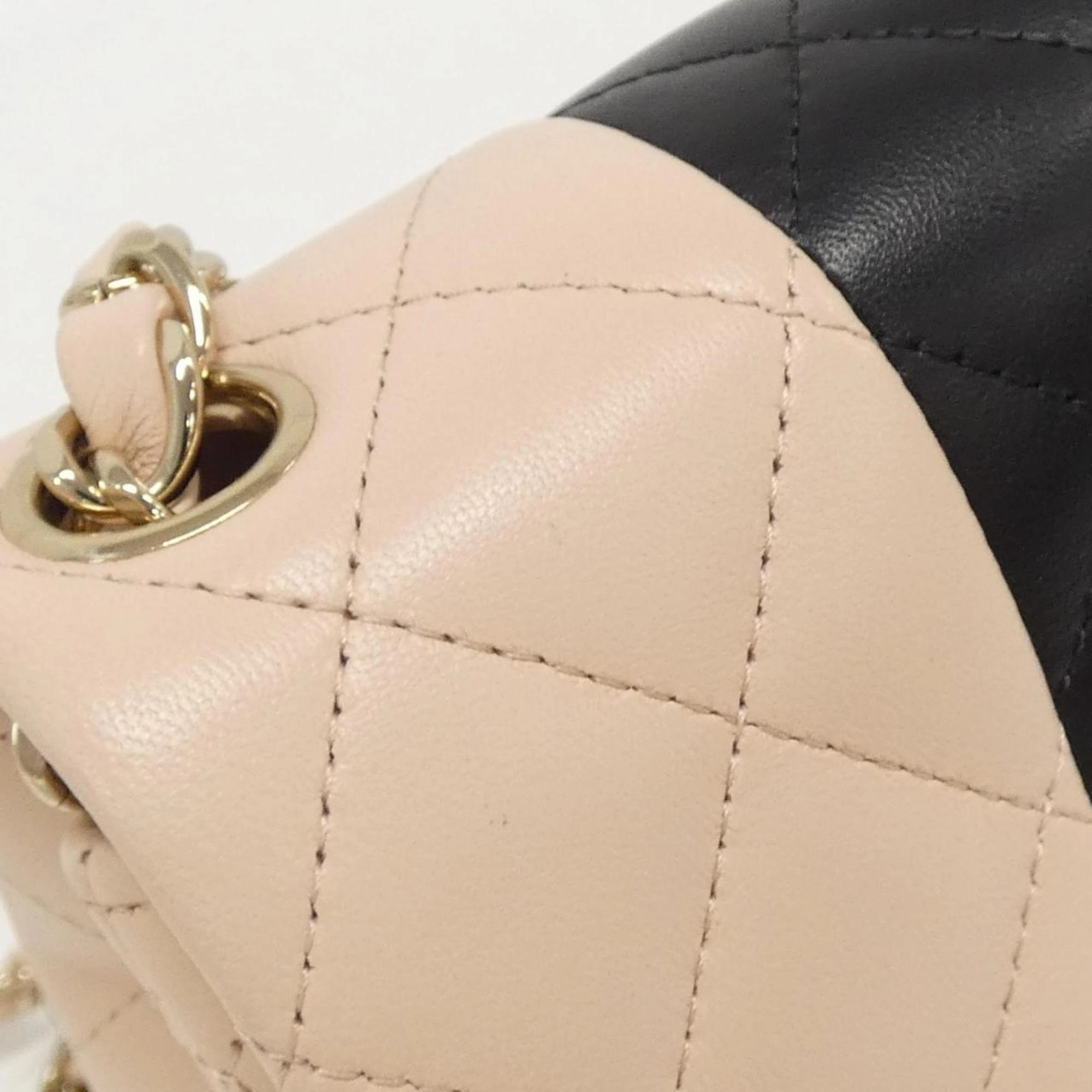 Chanel pink Leather Shoulder Bag (Pre-Owned)