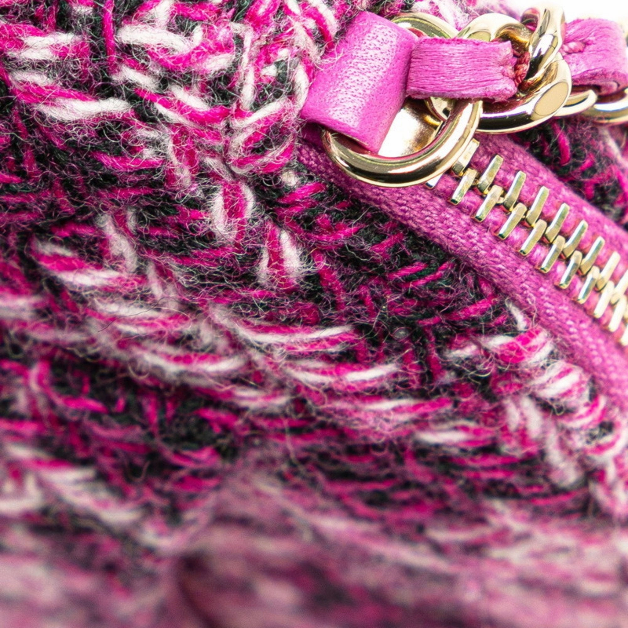 Chanel  Tweed Shoulder Bag (Pre-Owned)