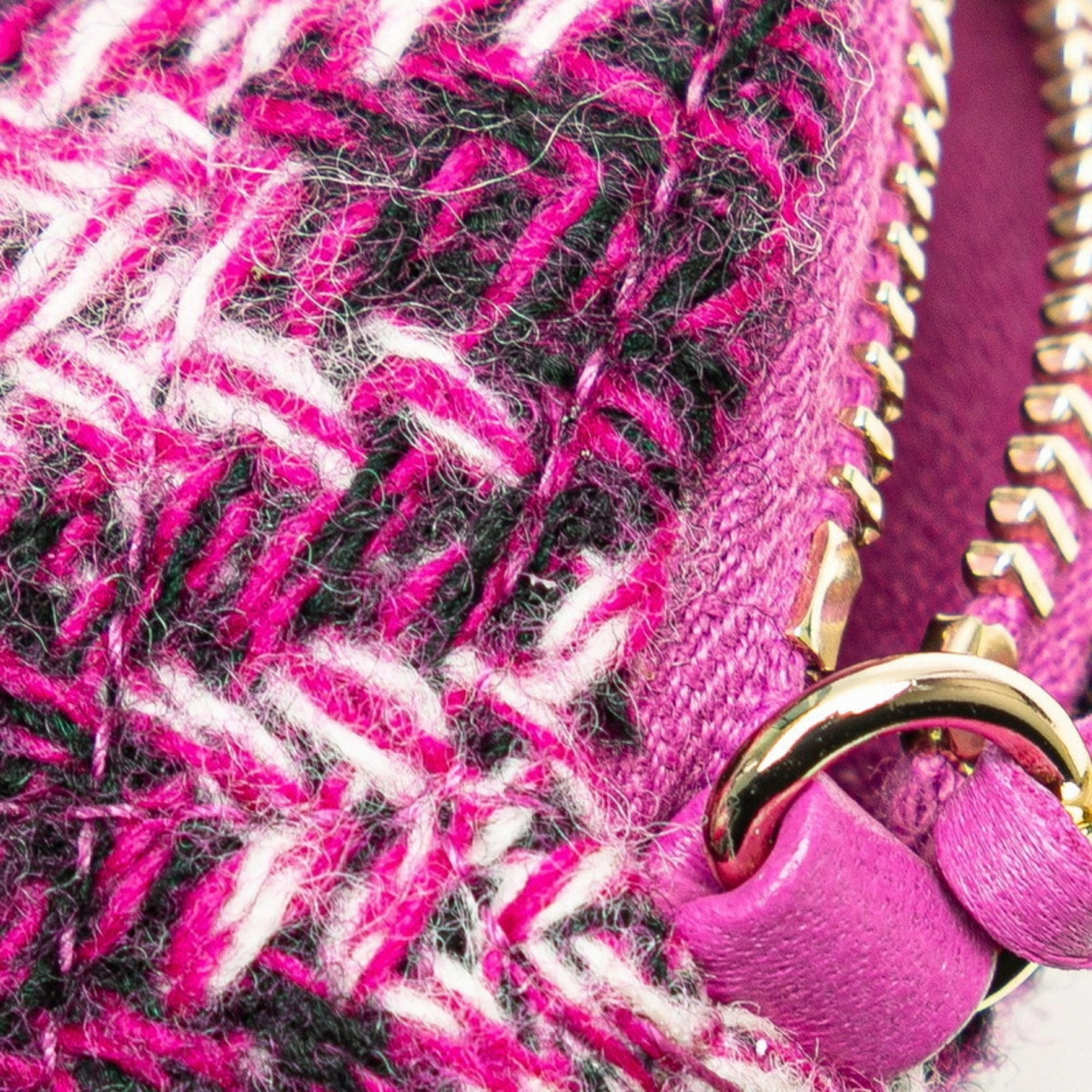 Chanel  Tweed Shoulder Bag (Pre-Owned)
