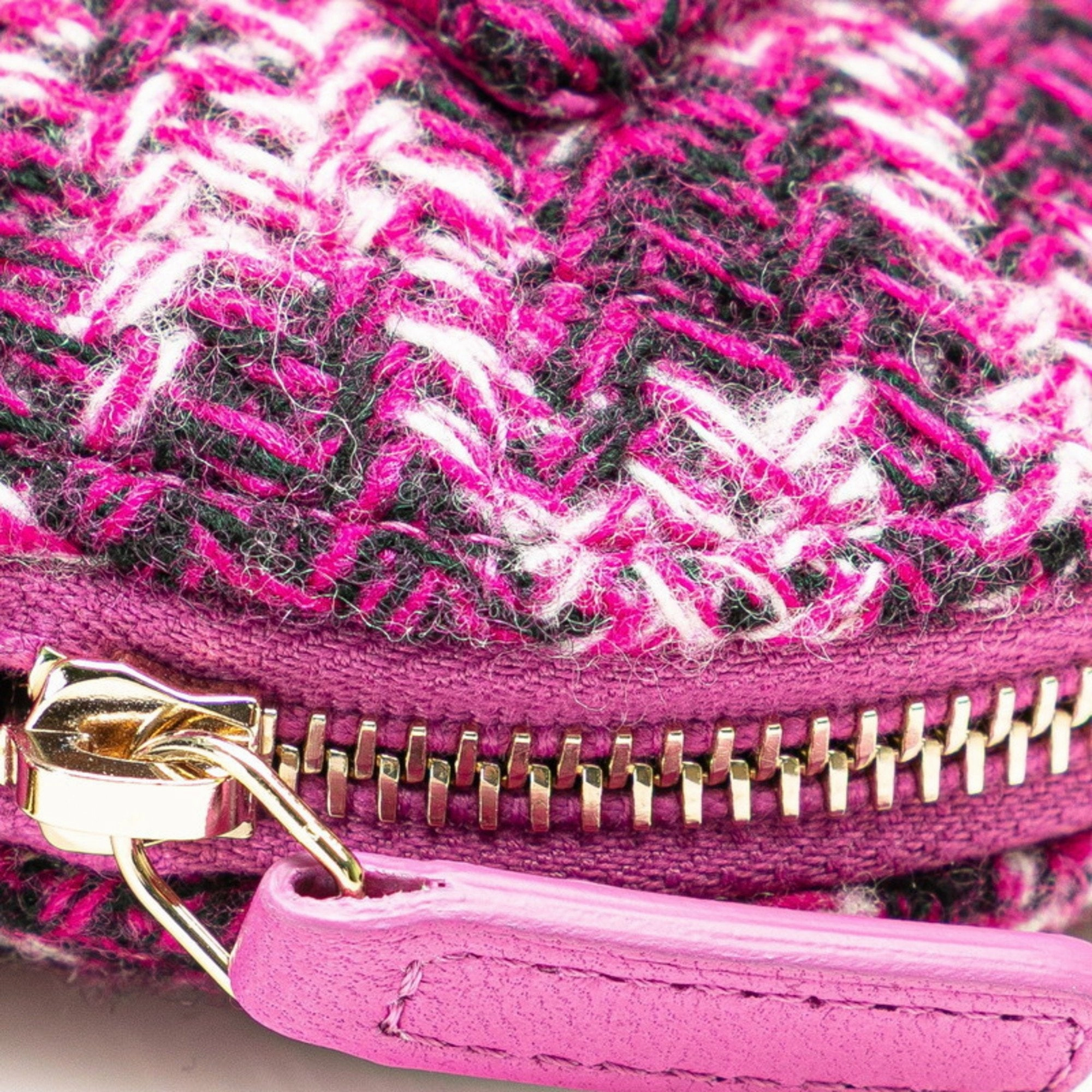 Chanel  Tweed Shoulder Bag (Pre-Owned)