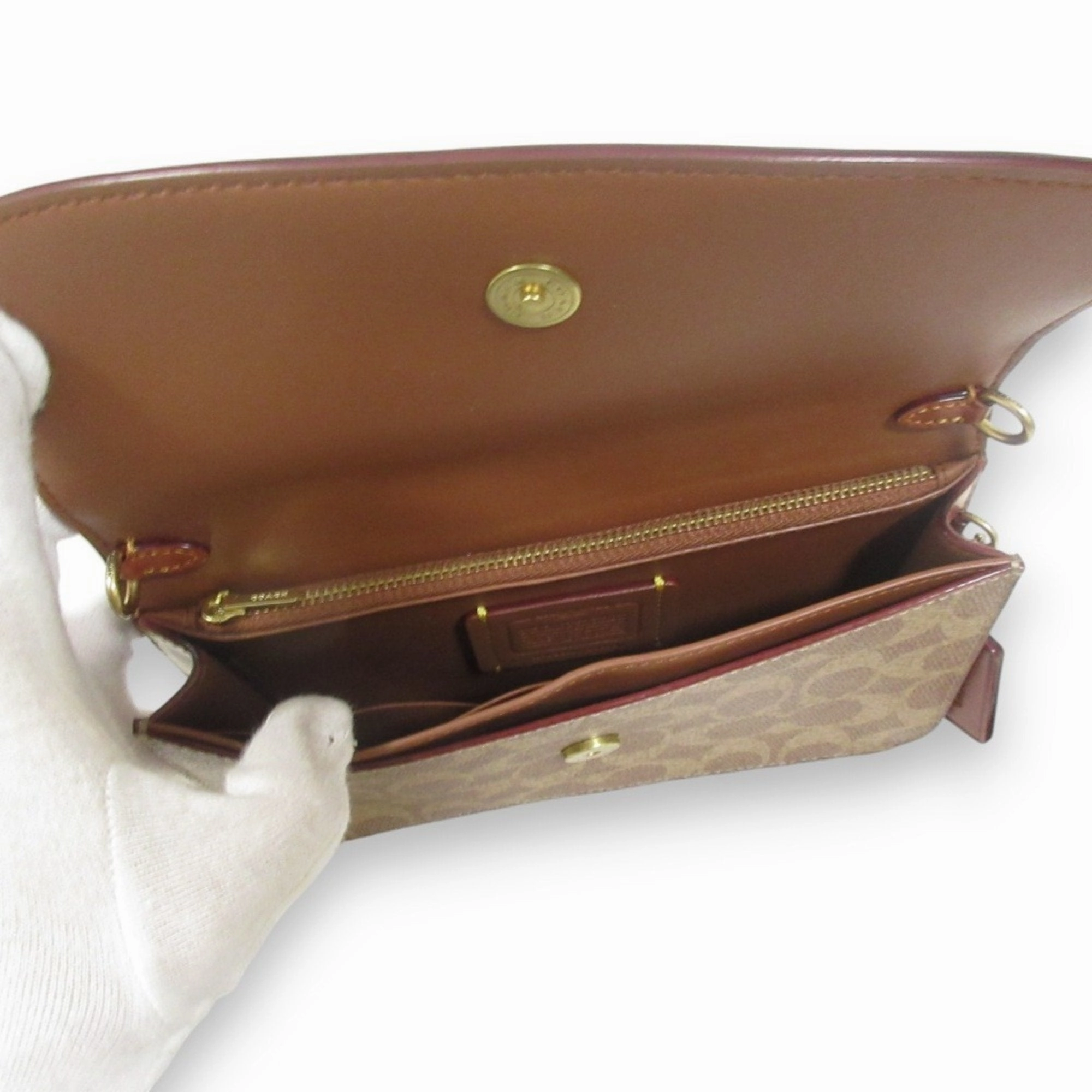 Coach Signature Leather Shoulder Bag (Pre-Owned)