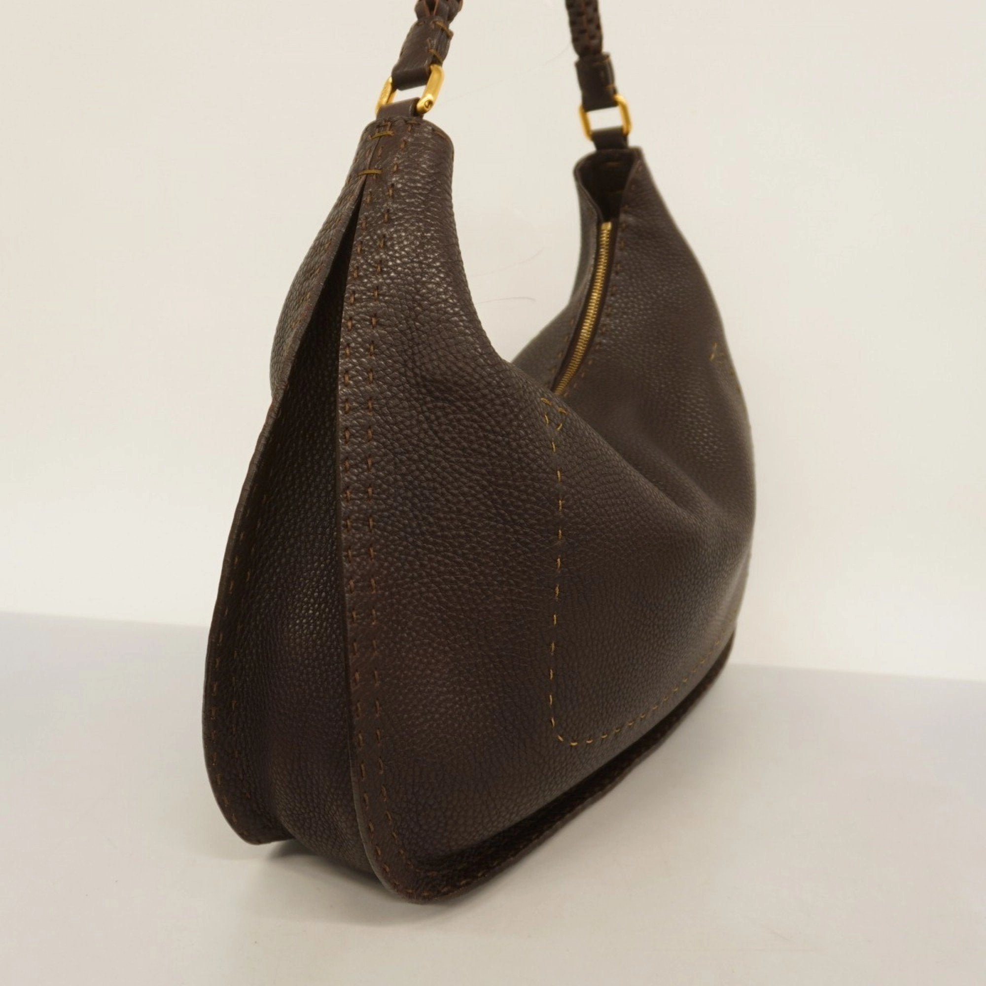 Fendi Leather Shoulder Bag (Pre-Owned)