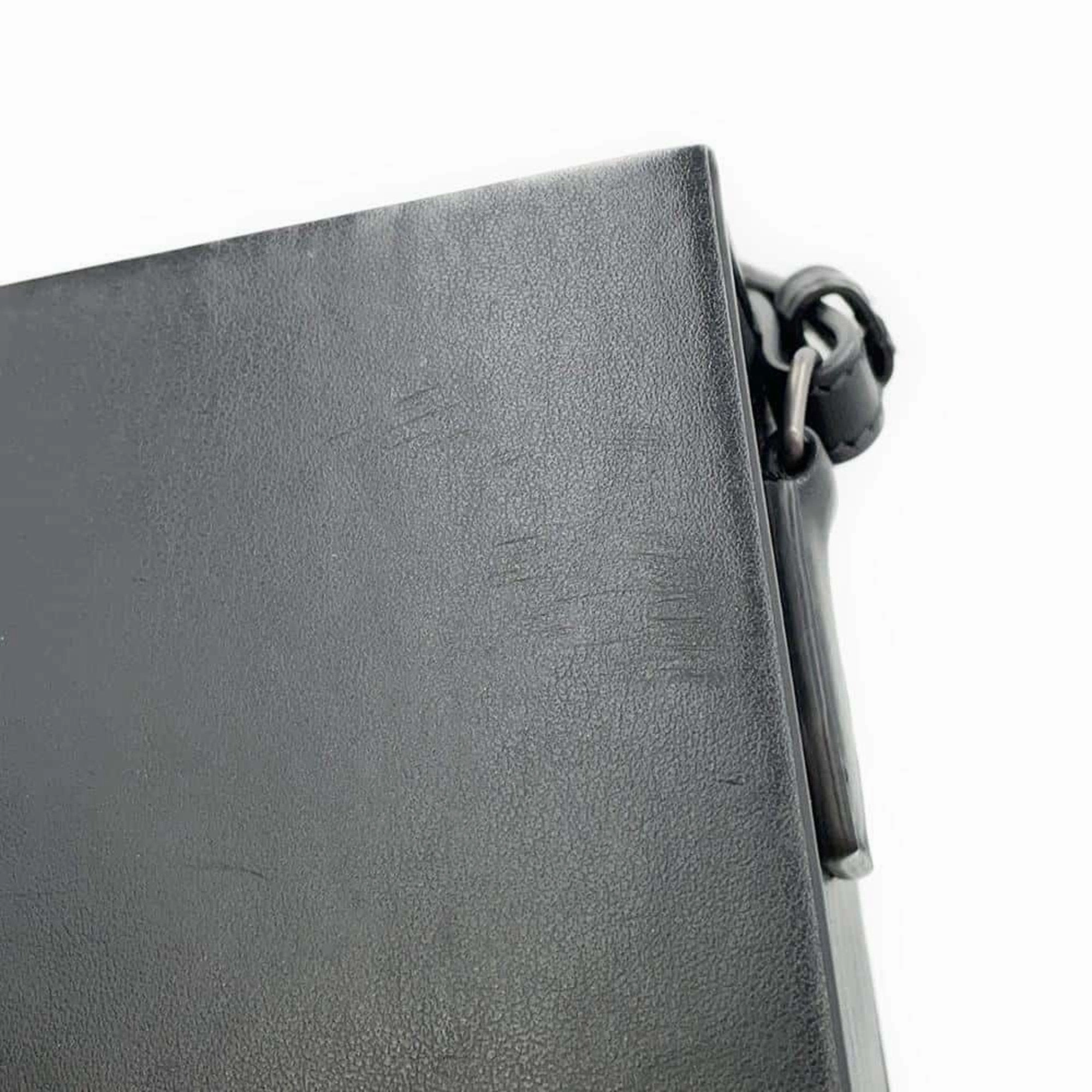 Fendi Leather Shoulder Bag (Pre-Owned)